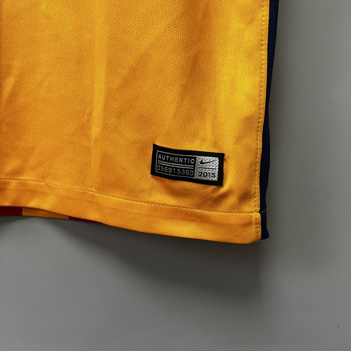 Nike Nike Barcelona FCB 2015/16 Away Football Soccer Shirt Jersey Size US S / EU 44-46 / 1 - 7 Thumbnail