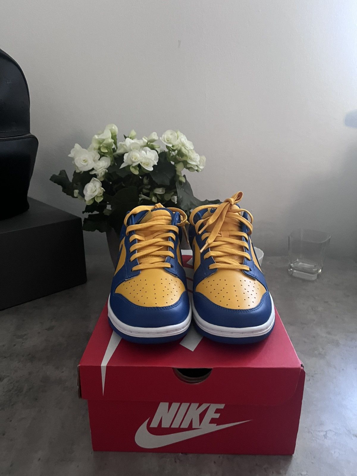 Nike Nike dunk ucla Size US 10 / EU 43 - 2 Thumbnail