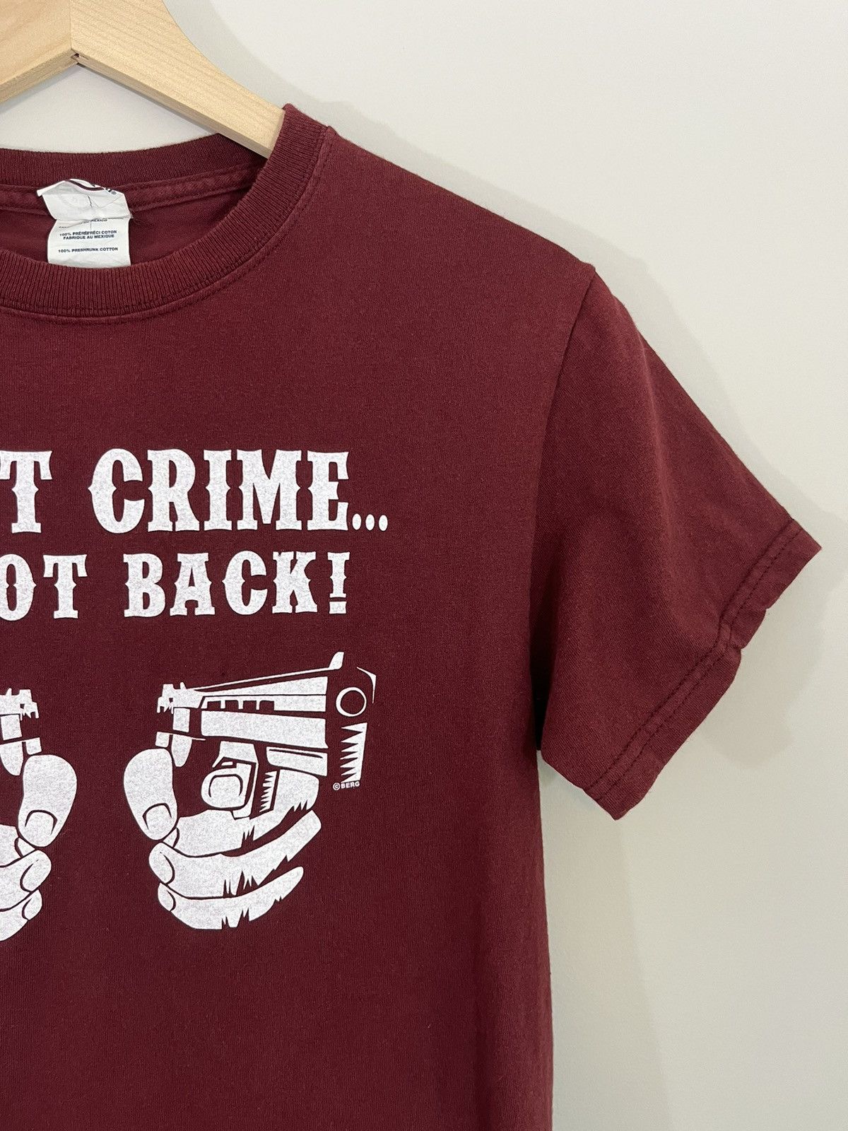 Vintage Fight Crime Gun Pistol Graphic Tee Size US S / EU 44-46 / 1 - 3 Thumbnail