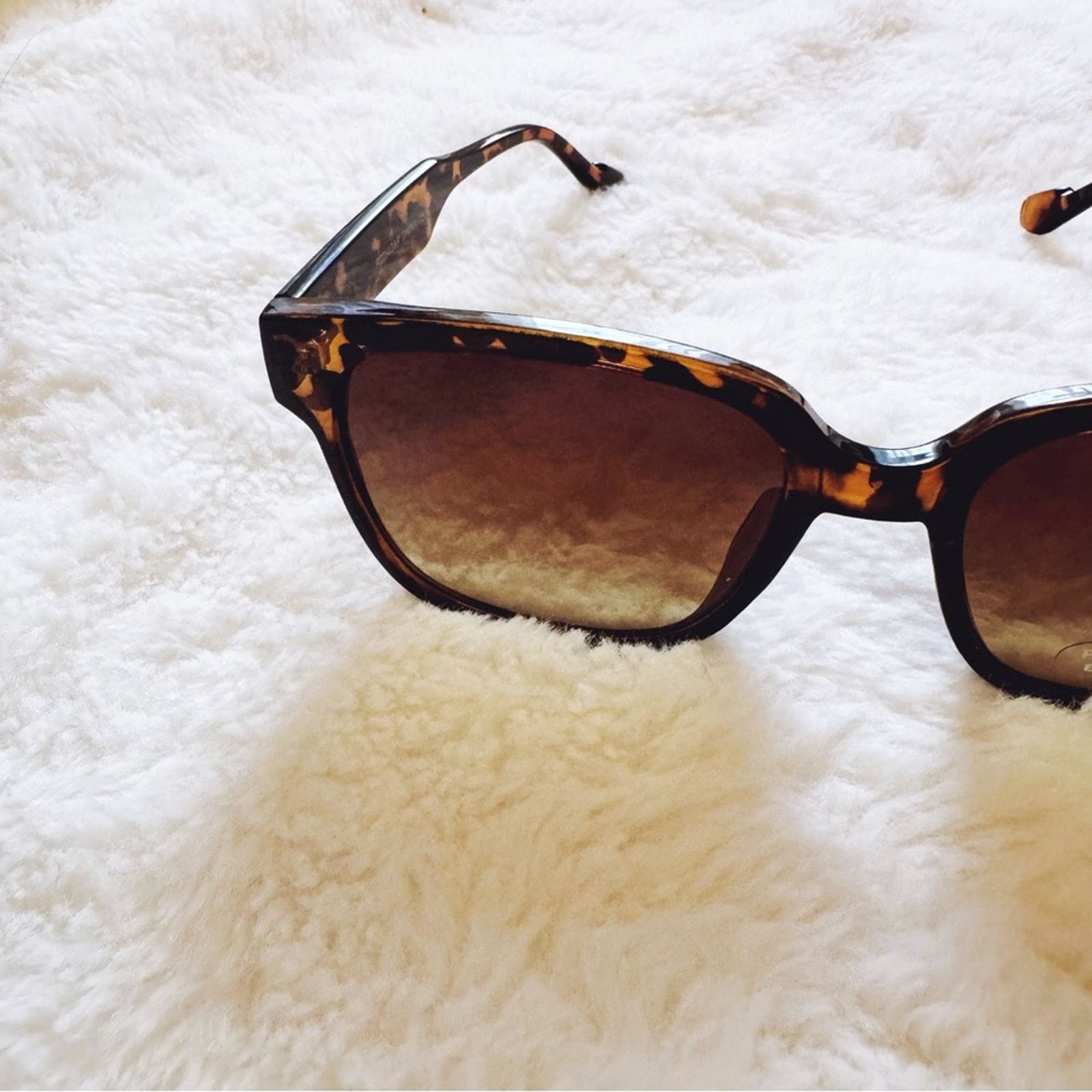 Other Octavia Tortoise Brown Oversized Chic Sunglasses Size ONE SIZE - 4 Thumbnail
