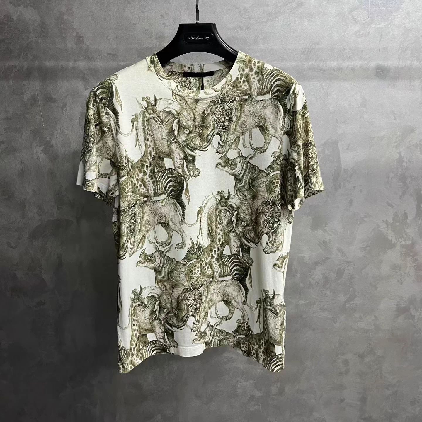 Louis Vuitton Louis Vuitton Classic Animal Print Crew Neck SS Tee M/L Size US M / EU 48-50 / 2 - 1 Thumbnail