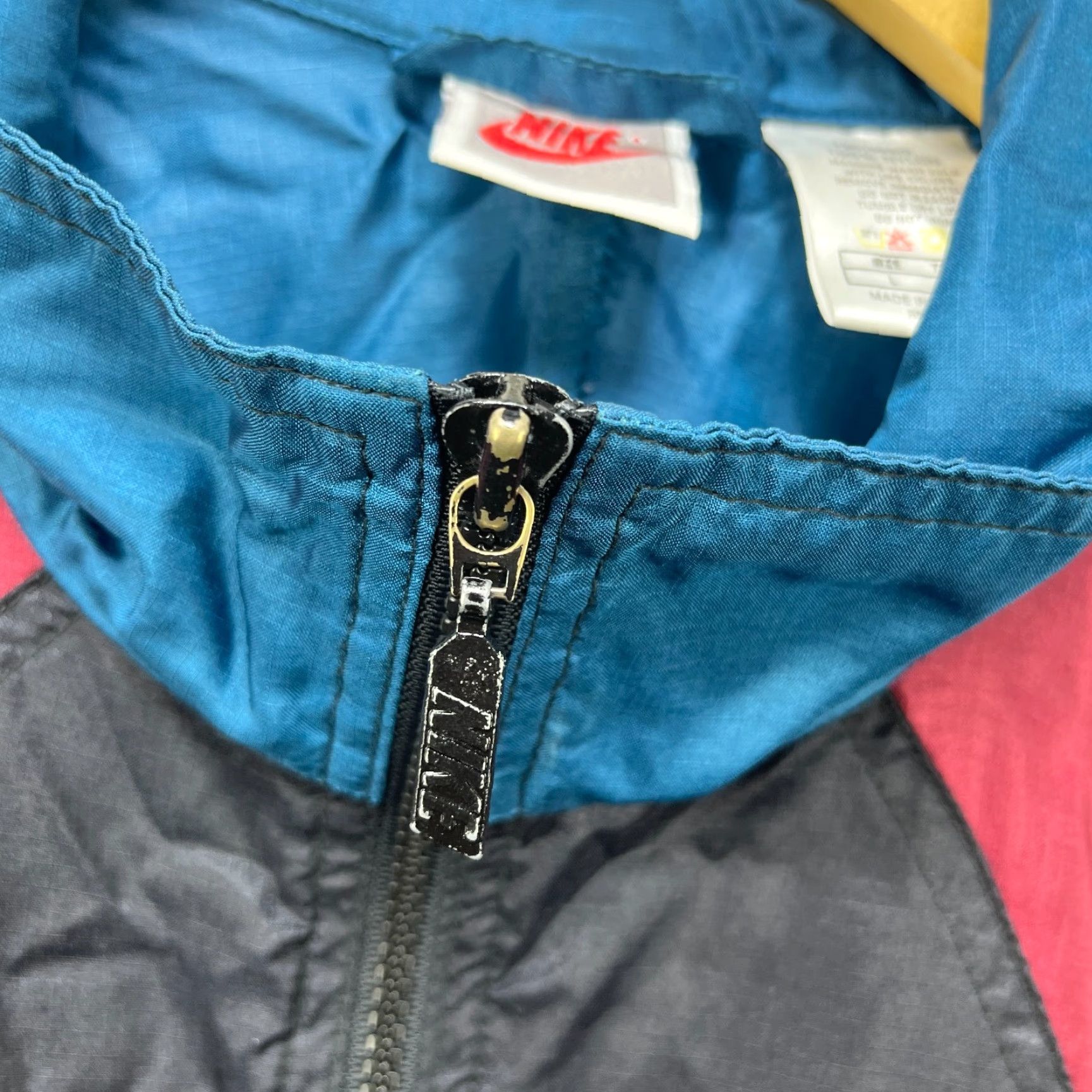 Nike VINTAGE Nike Windbreaker Jacket L Black 90s Mens - Jacket - Windbreaker - 90s - Nike - L - Black - Vintage - Mens Size US L / EU 52-54 / 3 - 4 Thumbnail
