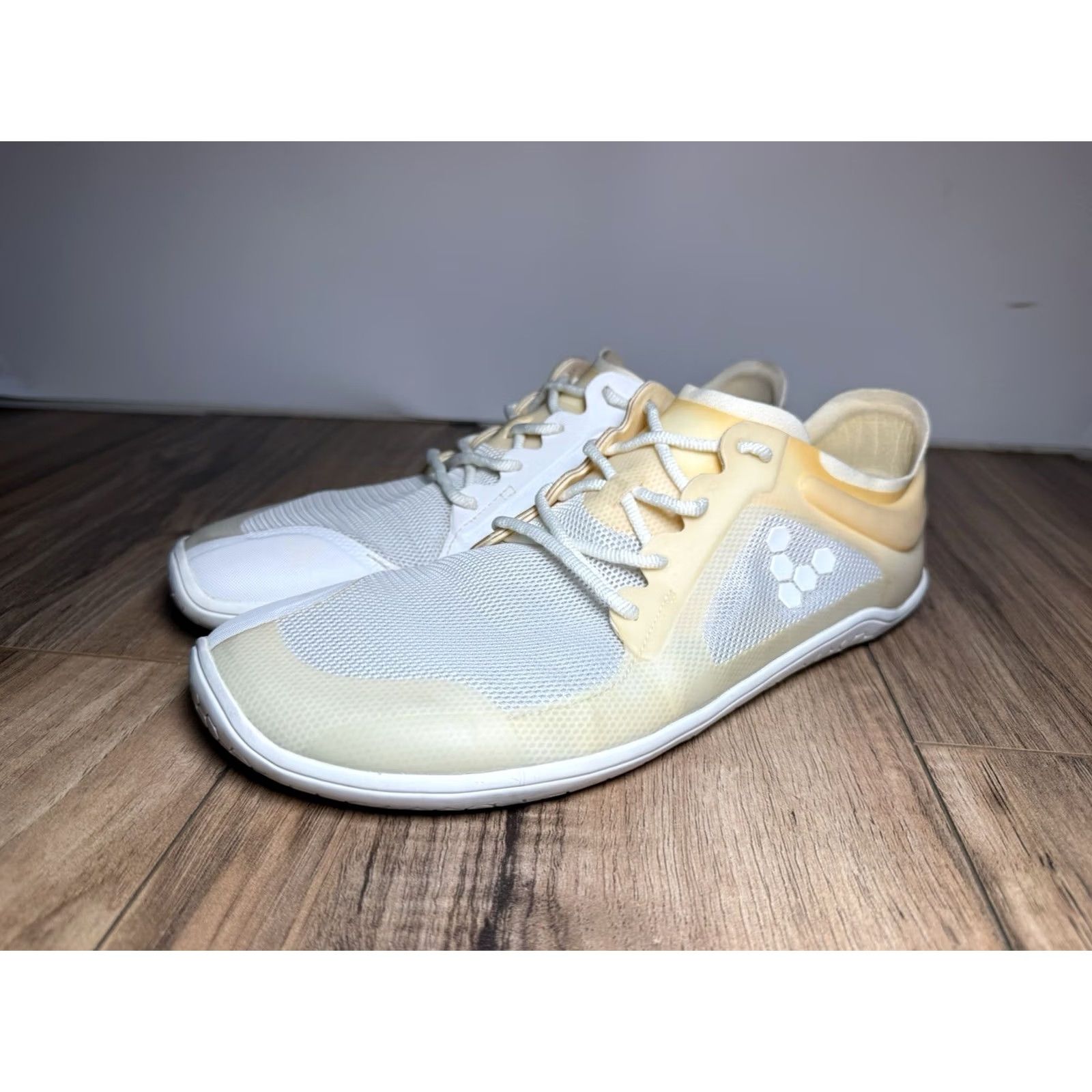 Vivobarefoot VivoBarefoot Women's Primus Lite III Minimalist Trainers Bright White EU40 US9 Ladies Running Sneakers Size US 10 / IT 40 - 2 Thumbnail