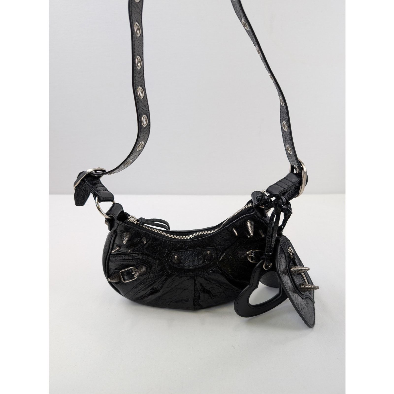 Balenciaga o1rshd1 Size:OS/ LE Cagole Shoulder B Arena Lamb W/Spike Bag Size ONE SIZE - 15 Thumbnail