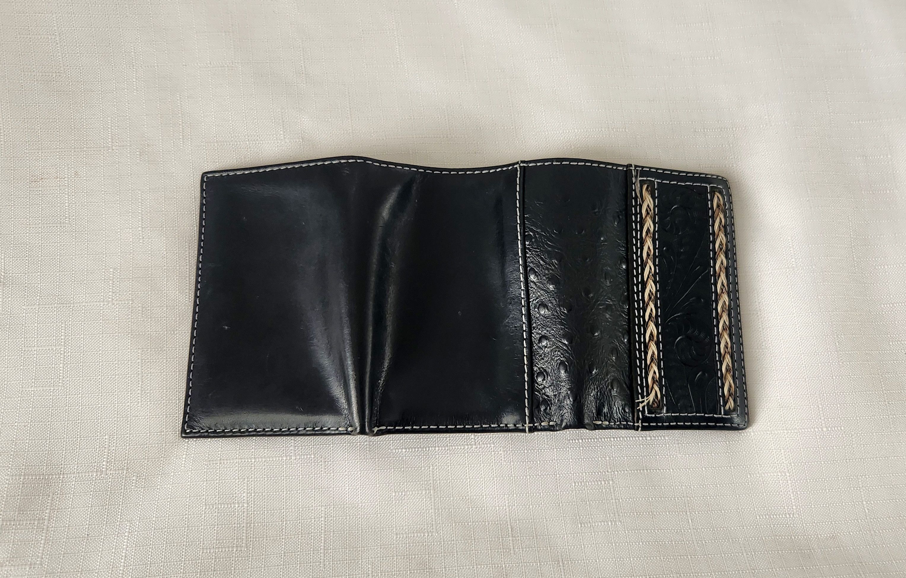 Cody James Cody James Men's stitched tri-fold leather wallet embossed Size ONE SIZE - 5 Thumbnail