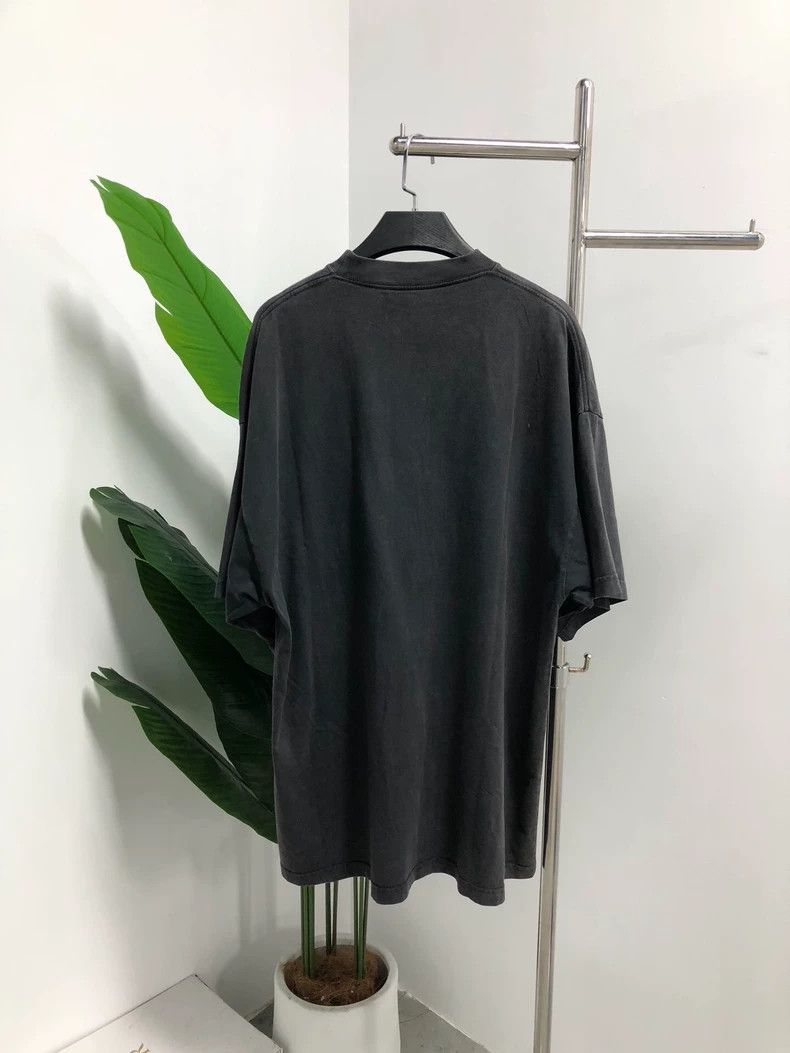 Balenciaga Balenciaga SS22 Batman Logo Letter Retro Distressed Short Size US M / EU 48-50 / 2 - 2 Thumbnail