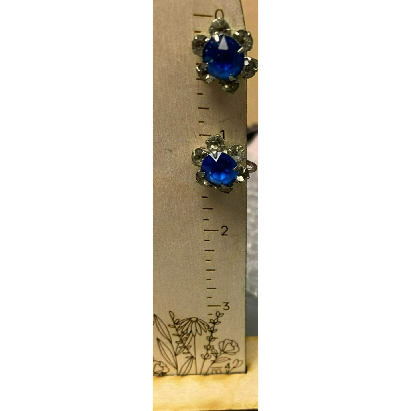Other Vintage Blue Crystal Flower Rhinestone Screw Back Earrings Size ONE SIZE - 3 Thumbnail