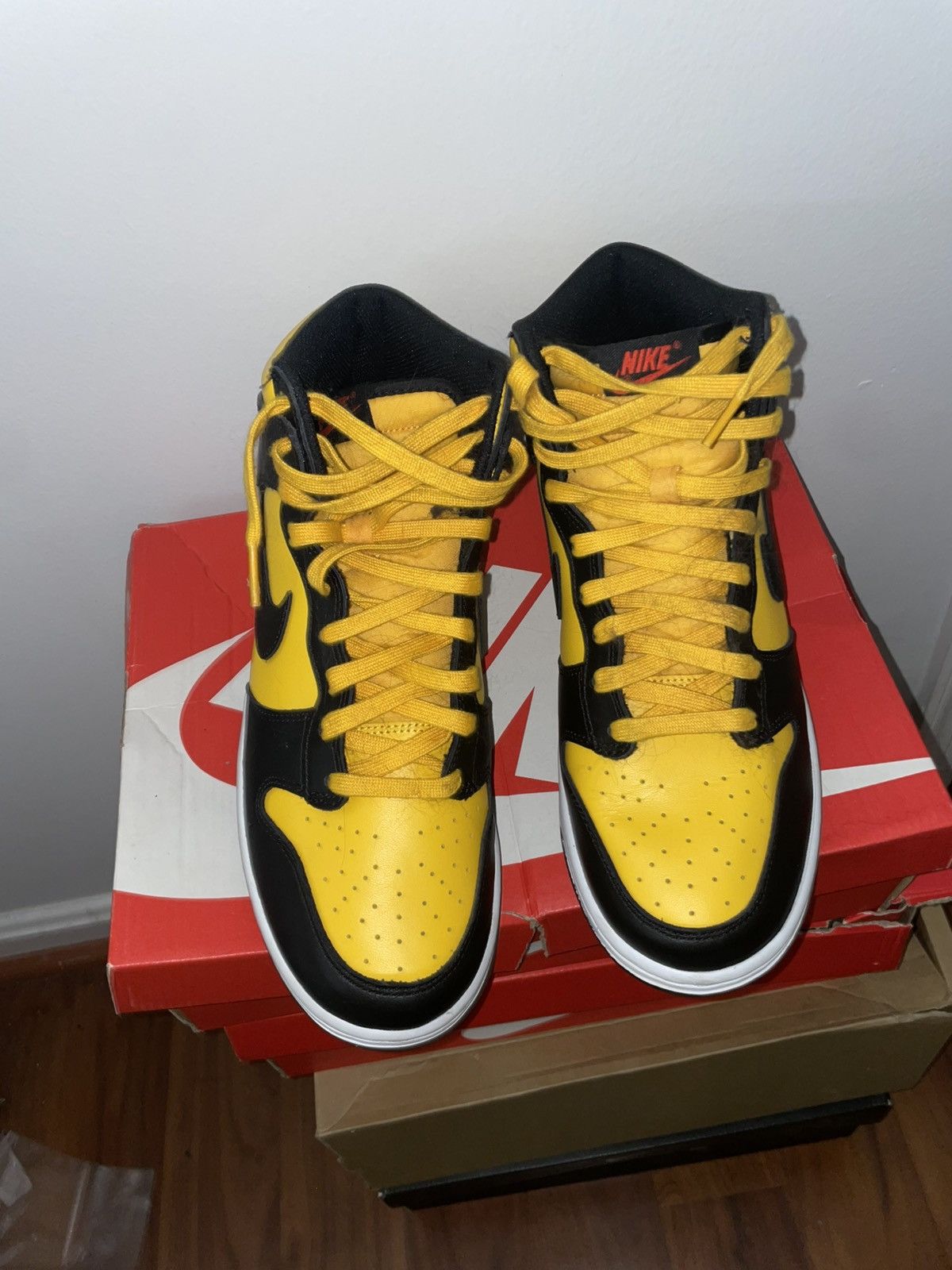 Jordan Brand NIKE DUNK HI RETRO UNIVERSITY GOLD/BLACK-WHITE OR UNIVERSITY Size US 9.5 / EU 42-43 - 3 Thumbnail