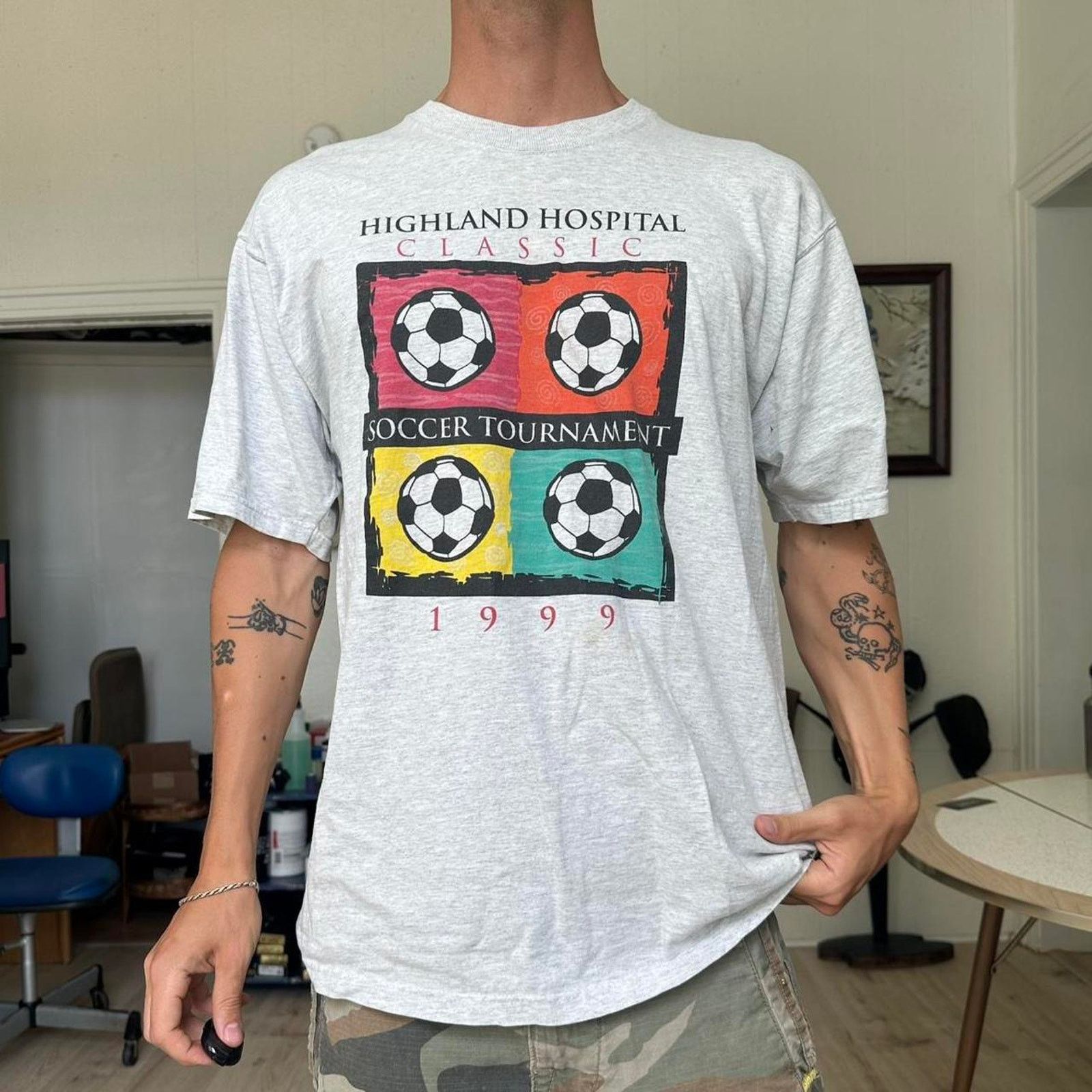 Vintage Vintage 1999 Grey Faded Soccer Classic Graphic Tee Shirt Size US L / EU 52-54 / 3 - 1 Thumbnail