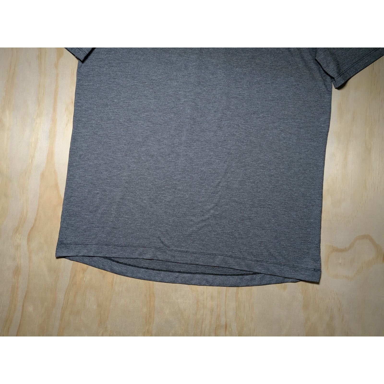 Lululemon Lululemon Men's Medium Heathered Gray Short Sleeve Golf Polo Size US M / EU 48-50 / 2 - 2 Thumbnail
