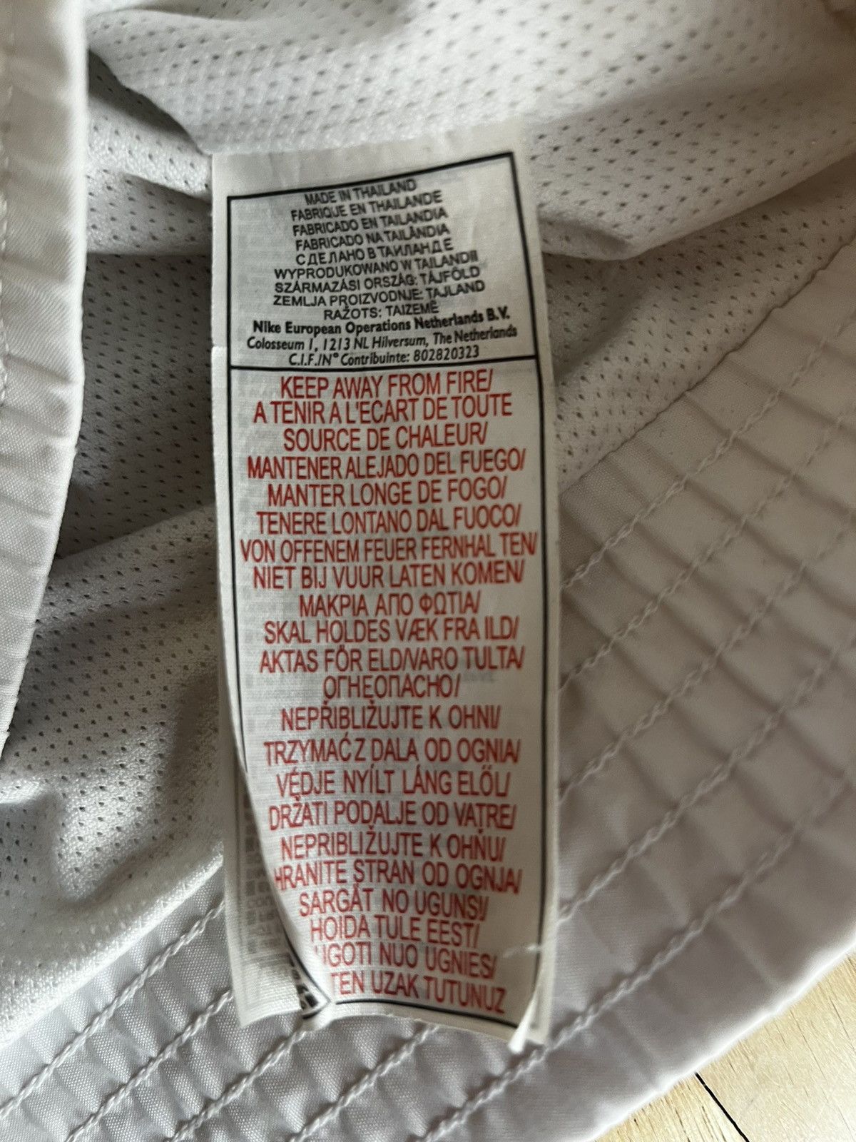 Nike × Vintage NIKE White Lightweight Windbreaker Activewear Jacket Small Size S / US 4 / IT 40 - 6 Thumbnail