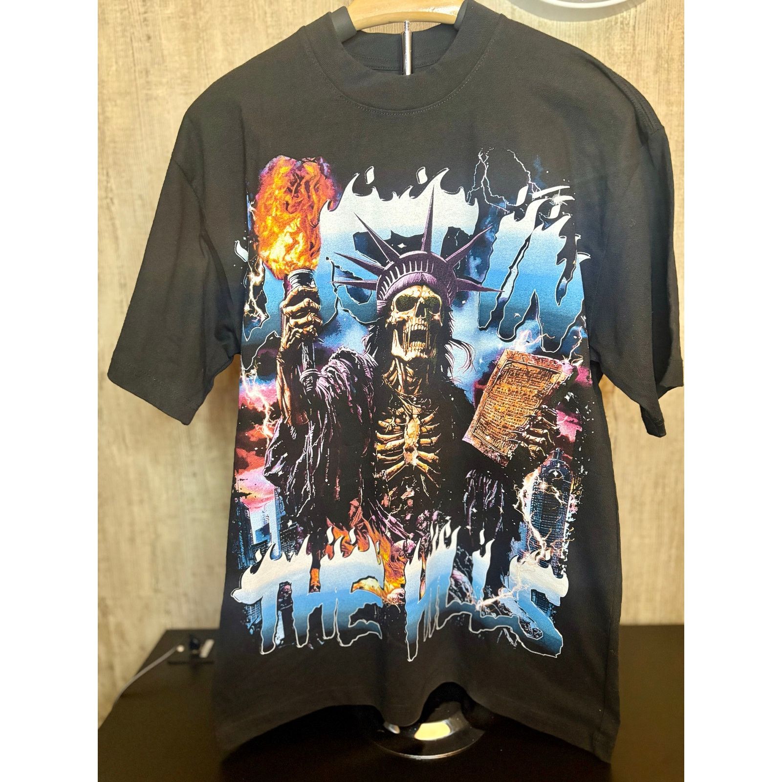 NEW Sz. M - Men's Lost in the Hills Skelton Tee (blk)