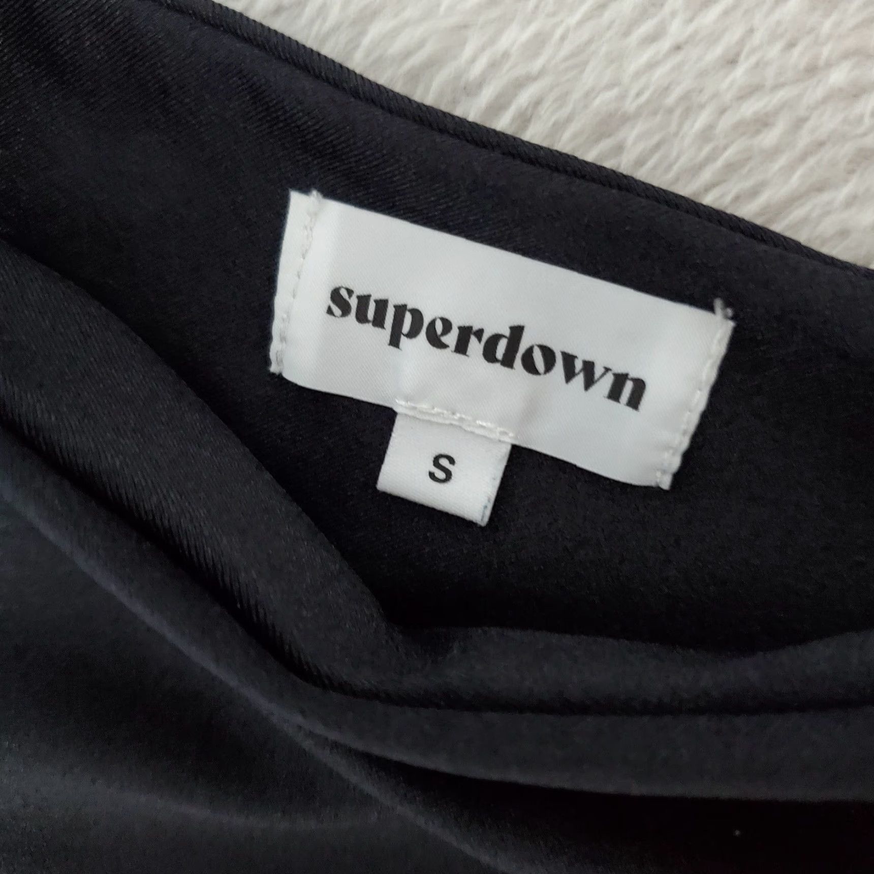 superdown Superdown Revolve Jenny Crop Top Womens S Black One Shoulder Cut Out Hidden Zip Shirt Blouse Crop Top Clubwear Party/Cocktail Womens Size S / US 4 / IT 40 - 3 Thumbnail