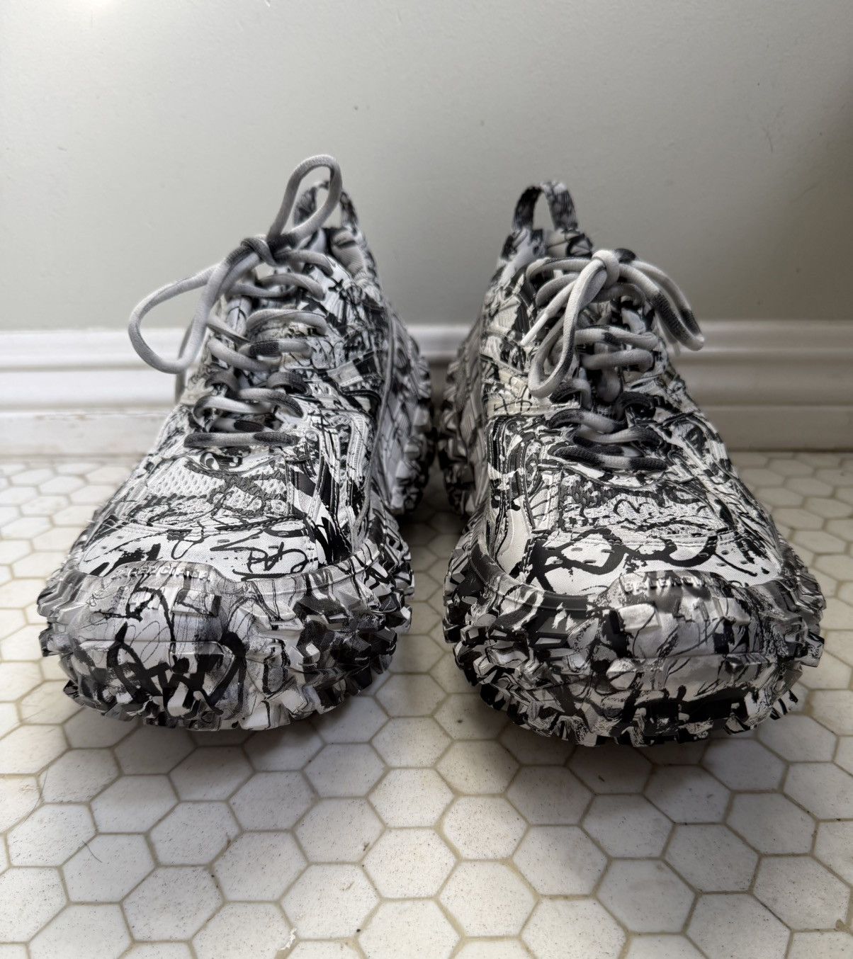 Balenciaga Balenciaga rare Black and White Size US 8.5 / EU 41-42 - 1 Thumbnail