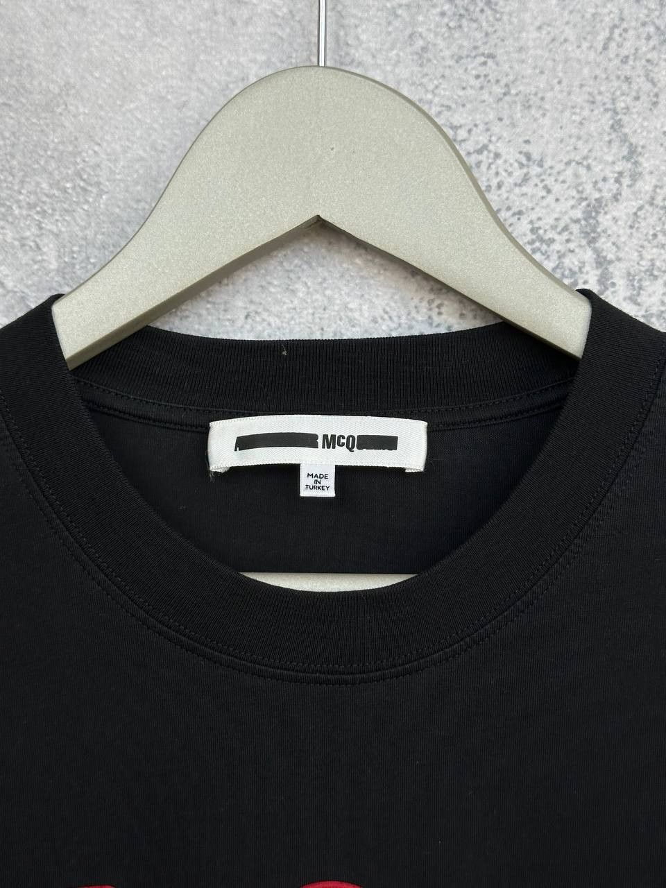 Alexander McQueen McQ Alexander McQueen Velvet Logo T-Shirt Black Red Crew SS Size US S / EU 44-46 / 1 - 11 Thumbnail