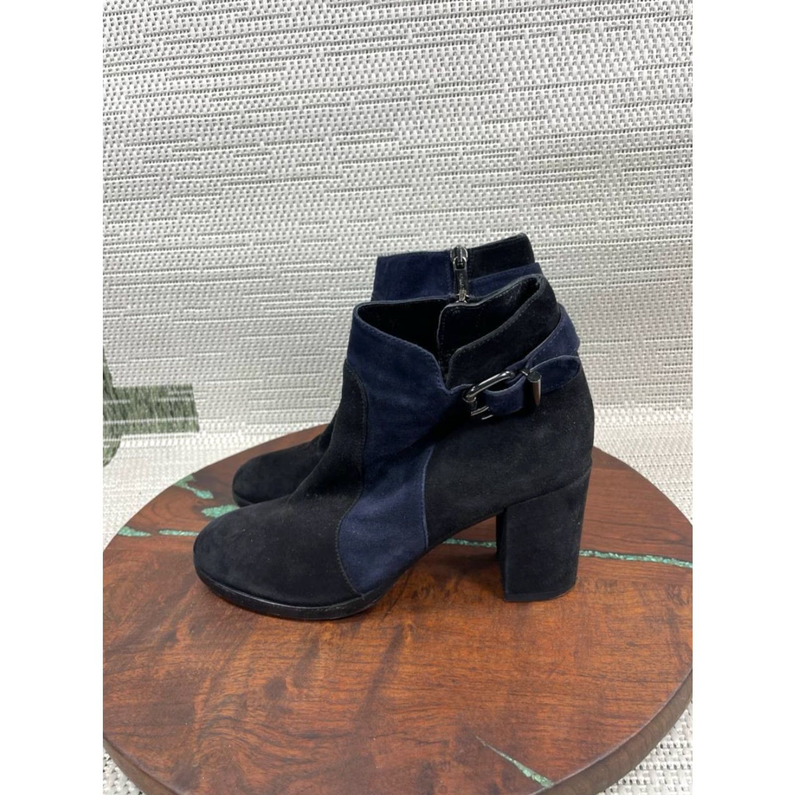 Aquatalia Aquatalia Boots Womens 7 US Eliana Black Suede Ankle Side Zip Heeled Bootie Women's Boots Suede Black Eliana Aquatalia Bootie Size US 7 / IT 37 - 5 Thumbnail