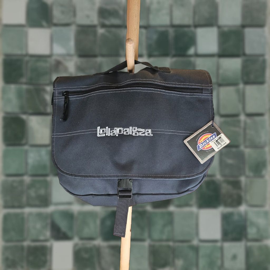 Dickies VINTAGE NWT 90's DICKIES YAK PAK CROSS BAG SZ 16X13X4 Black Canvas Crossbody Mens Womens Unisex Adults Size ONE SIZE - 1 Thumbnail