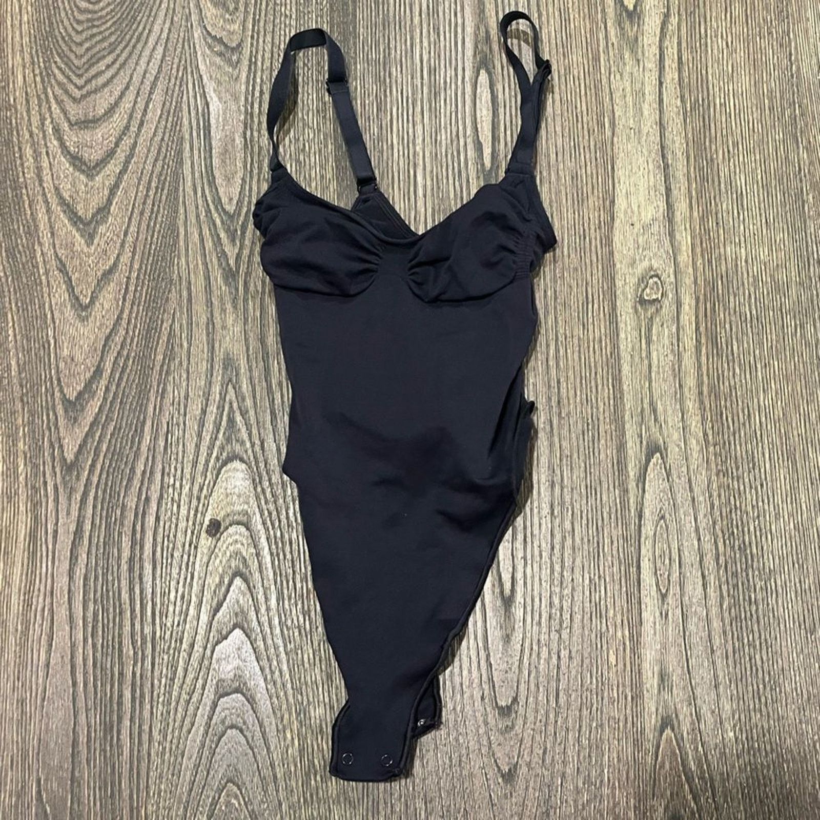 SKIMS NWOT Skims Seamless Sculpt Thong Bodysuit Shapewear Size S Size ONE SIZE - 1 Thumbnail