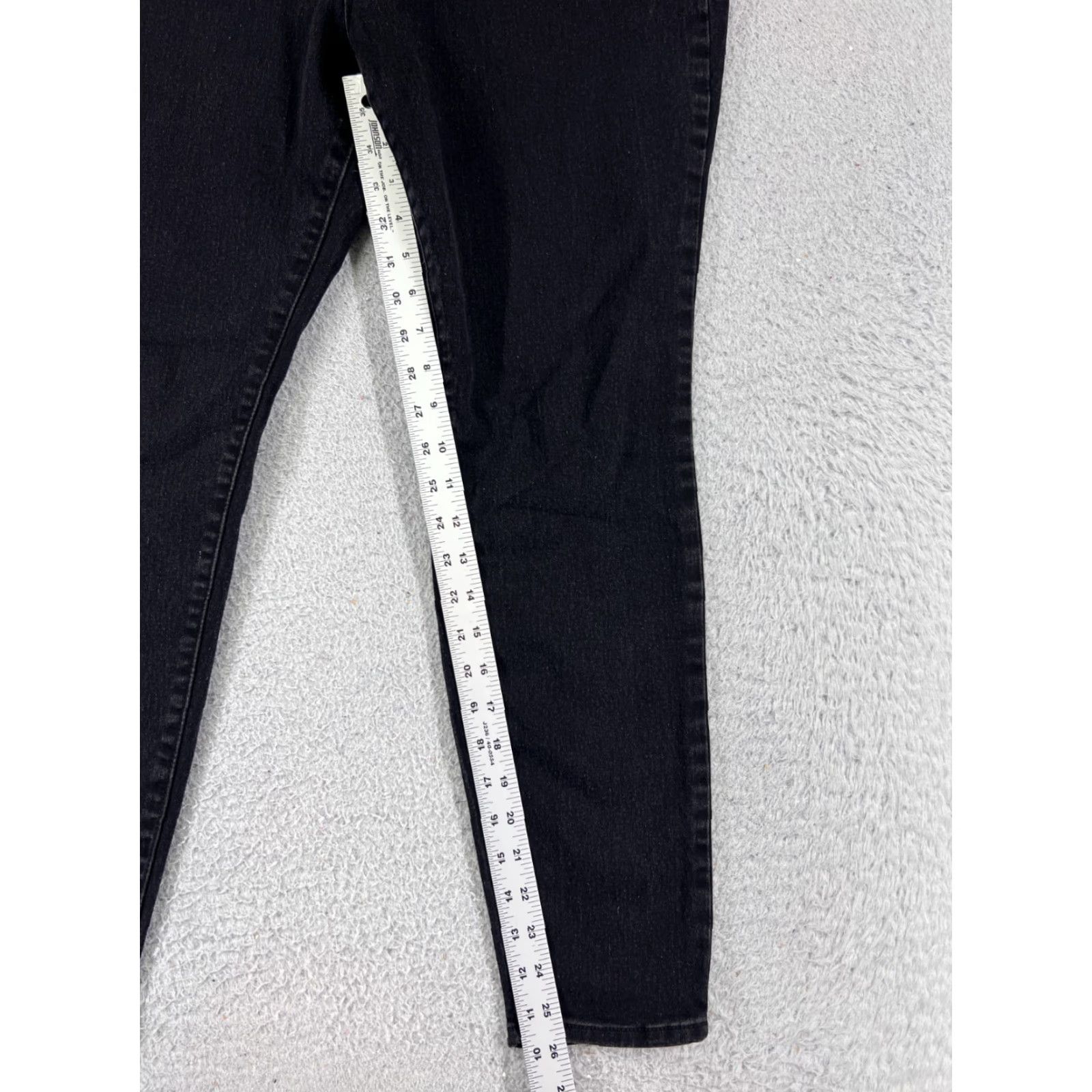 Vintage No Boundaries Jeans Women's Black Denim Skinny High Rise 15 Regular Cotton Blend 5-Pocket 29x26 Distressed Pockets Comfort Size 36" / US 14 / IT 50 - 7 Thumbnail