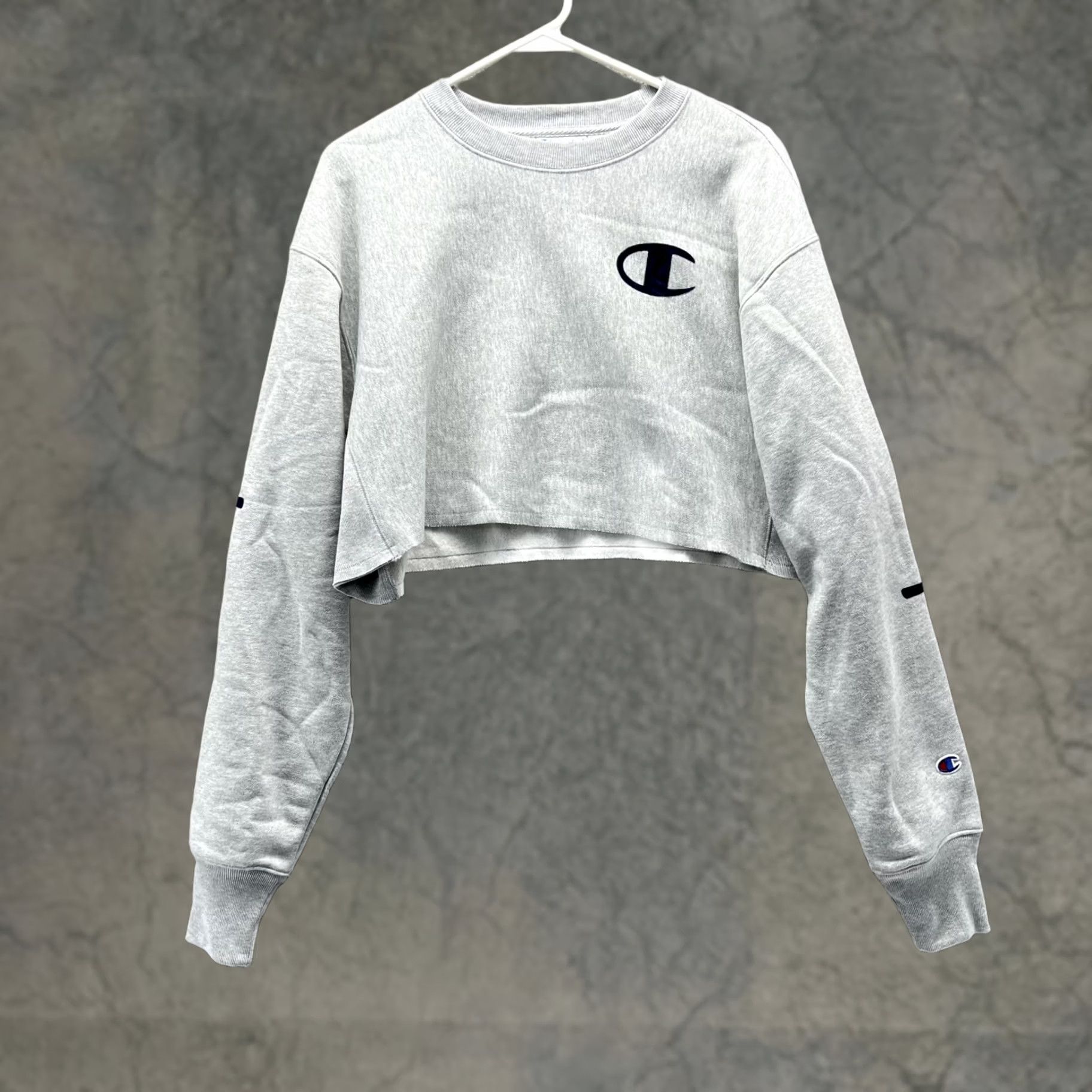 Champion VINTAGE Champion Sweater Women Small Gray Pullover Cropped Reverse Weave Big C Crew Neck Long Sleeve Size S / US 4 / IT 40 - 1 Thumbnail