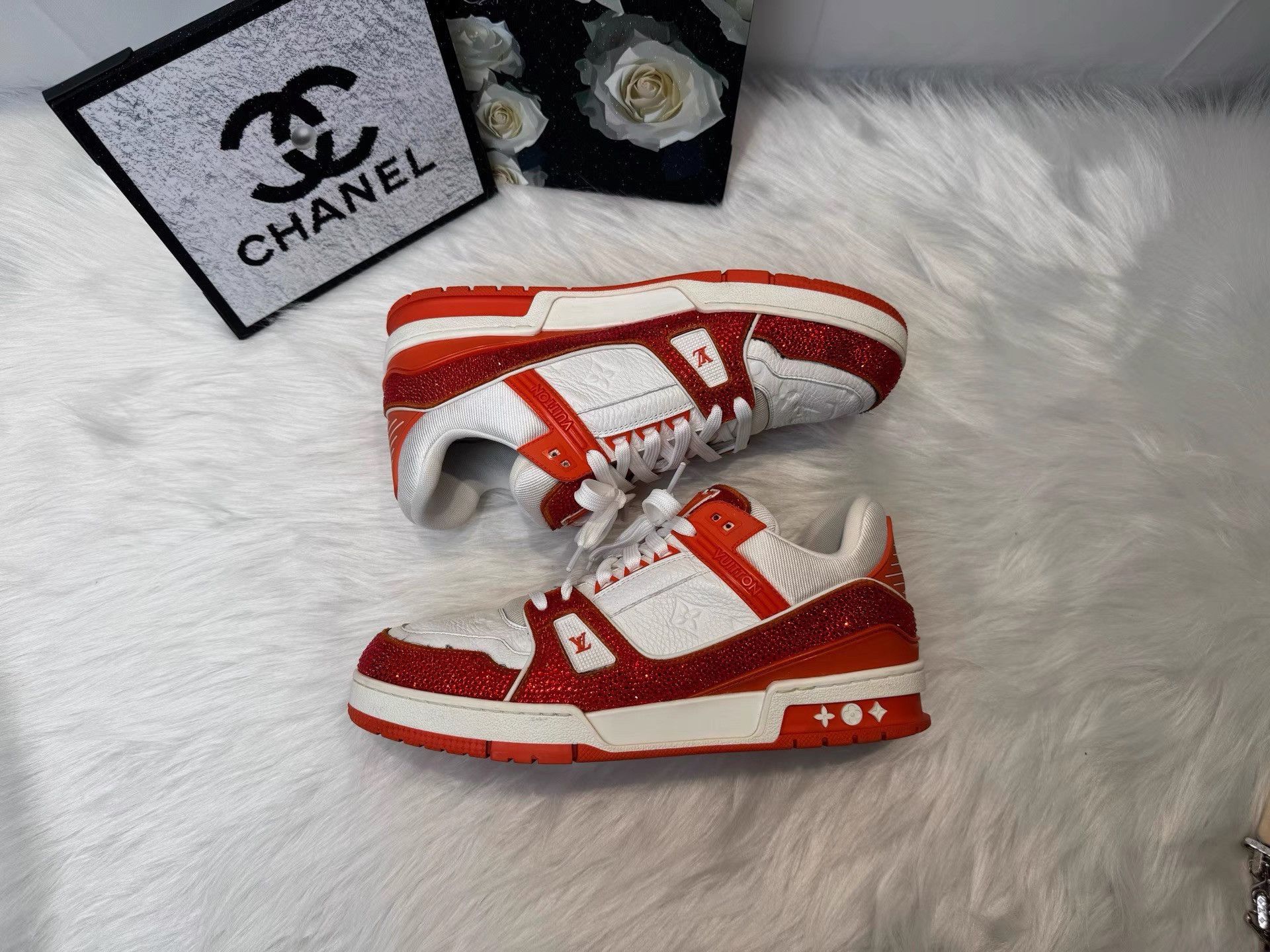 Louis Vuitton Louis Vuitton White Orange Crystal Logo Trainer K36 Size US 9 / EU 42 - 7 Thumbnail