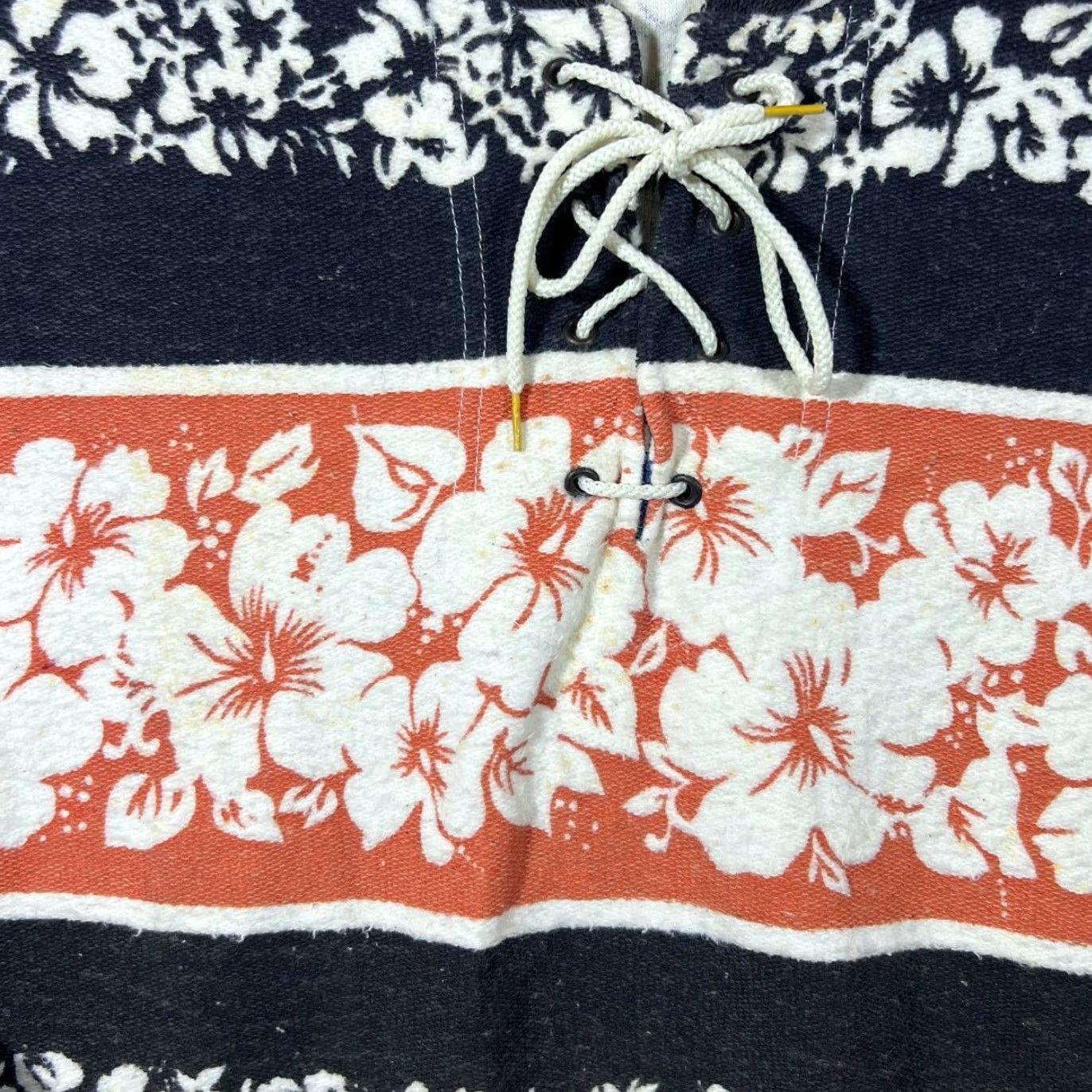 Vintage VINTAGE A&K Collection Sweatshirt Men L Multicoloured Hawaiian Floral Surfer Patterned Lace Neck Pullover Top 90s Boy Mens Size US L / EU 52-54 / 3 - 7 Thumbnail