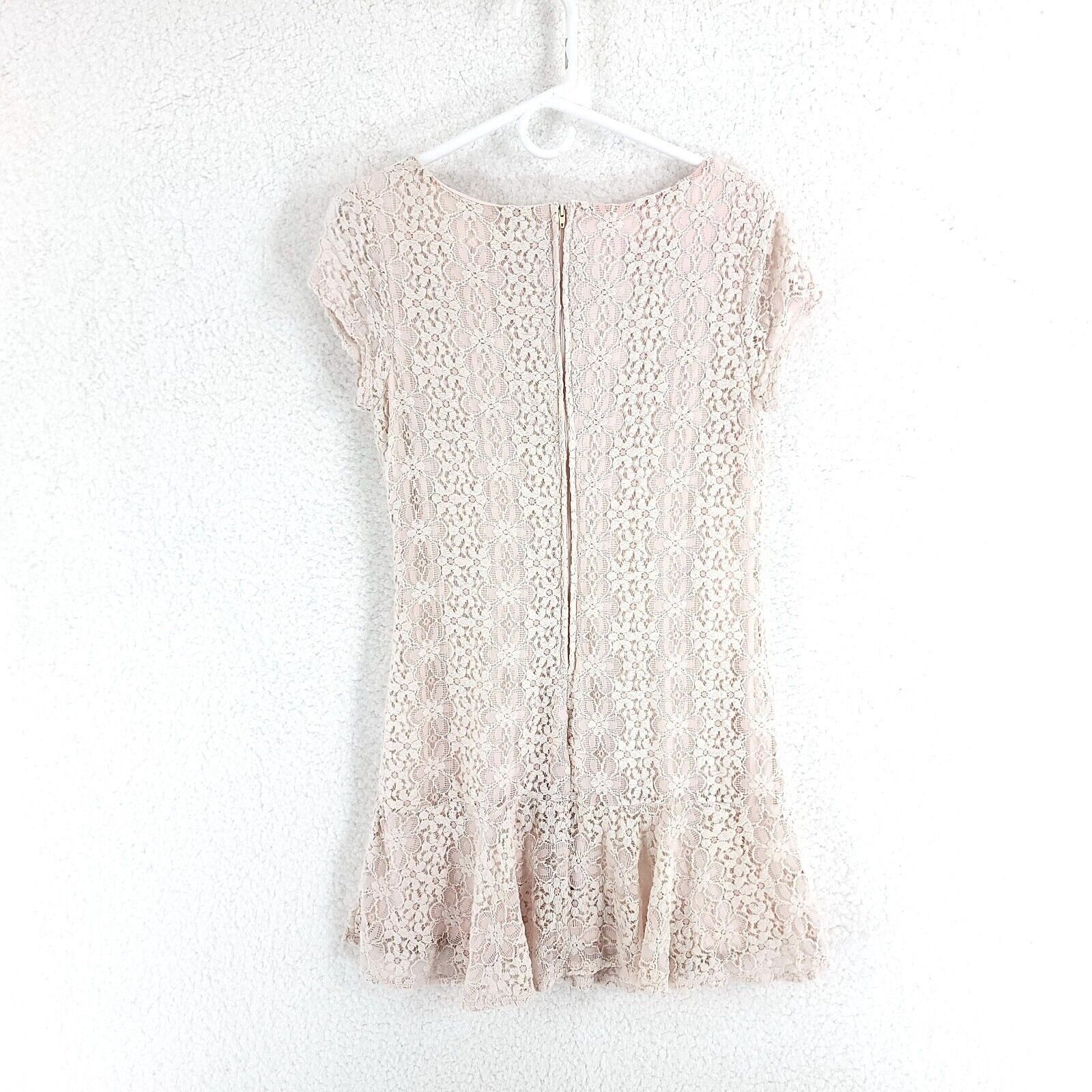 Designer Charlotte Russe Pink Floral Lace W/ Under Shirt Back Zip Top Size L / US 10 / IT 46 - 2 Thumbnail