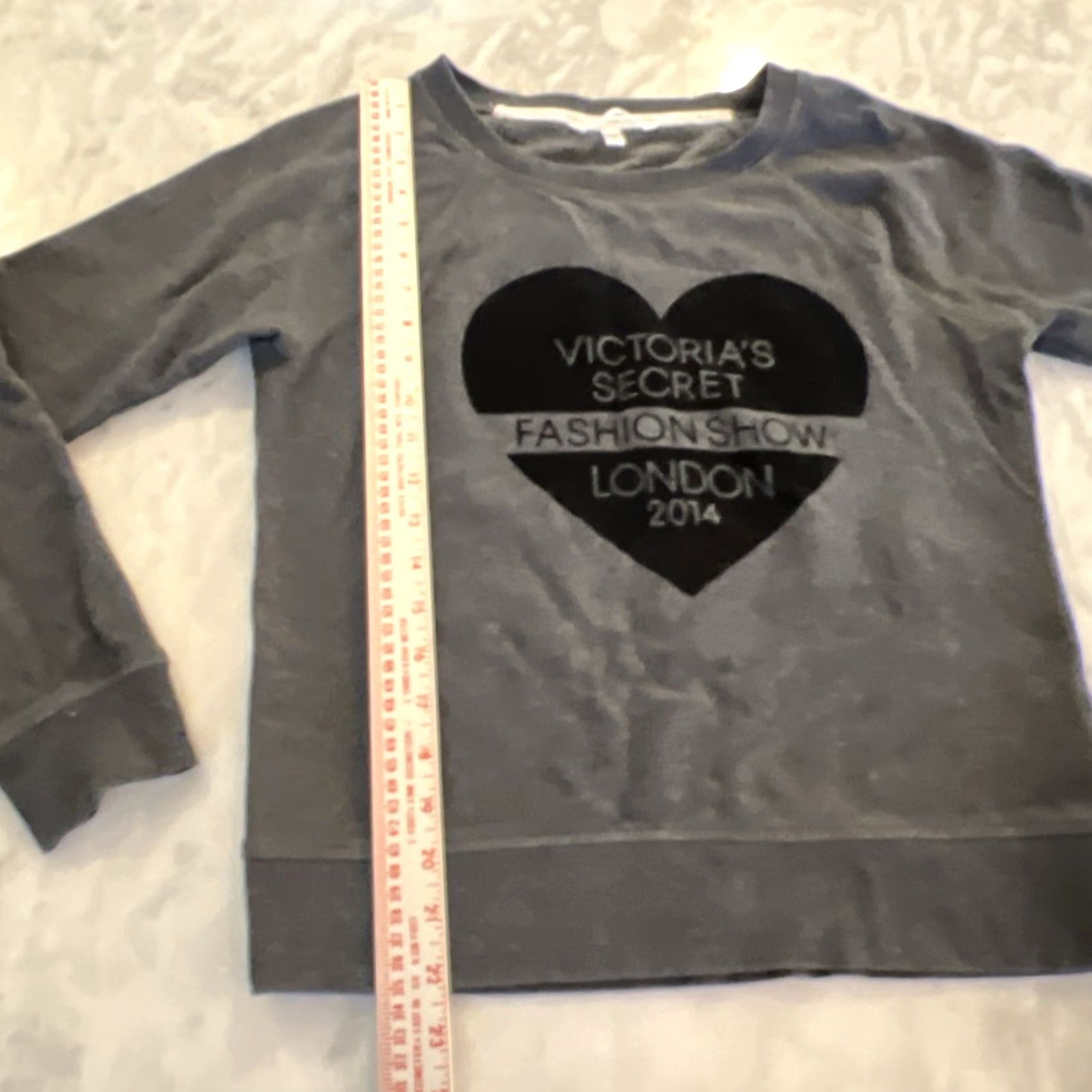 Victoria's Secret VICTORIA'S SECRET Sweatshirt Women S/P Fashion Show London 2014 Heart Grey S Regular Mens Womens Boys Girls Size S / US 4 / IT 40 - 5 Thumbnail