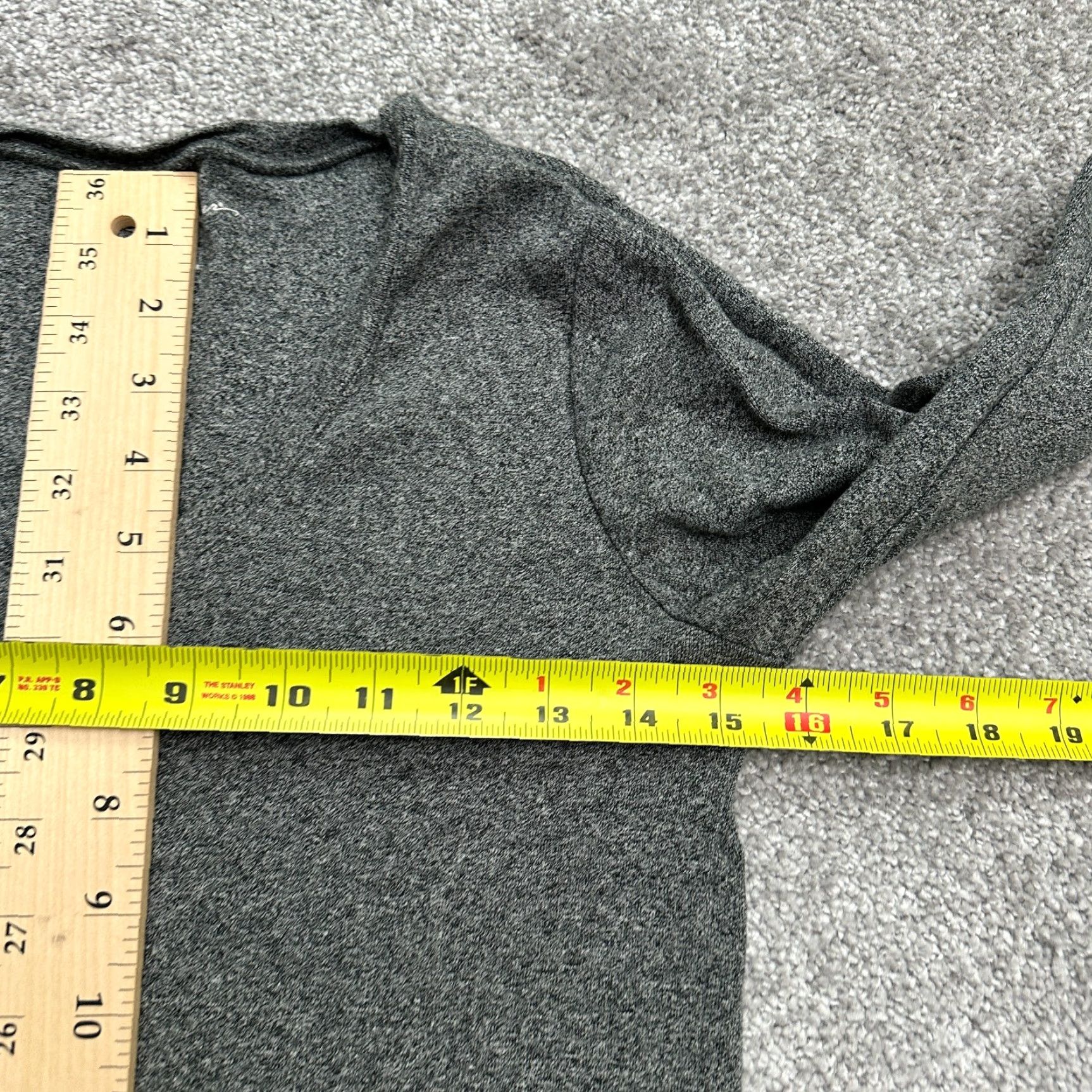 Eddie Bauer VINTAGE: No — irrelevant. Eddie Bauer T-Shirt Women’s Small Gray V-Neck Long Sleeve Cotton Tee Casual Size S / US 4 / IT 40 - 7 Thumbnail