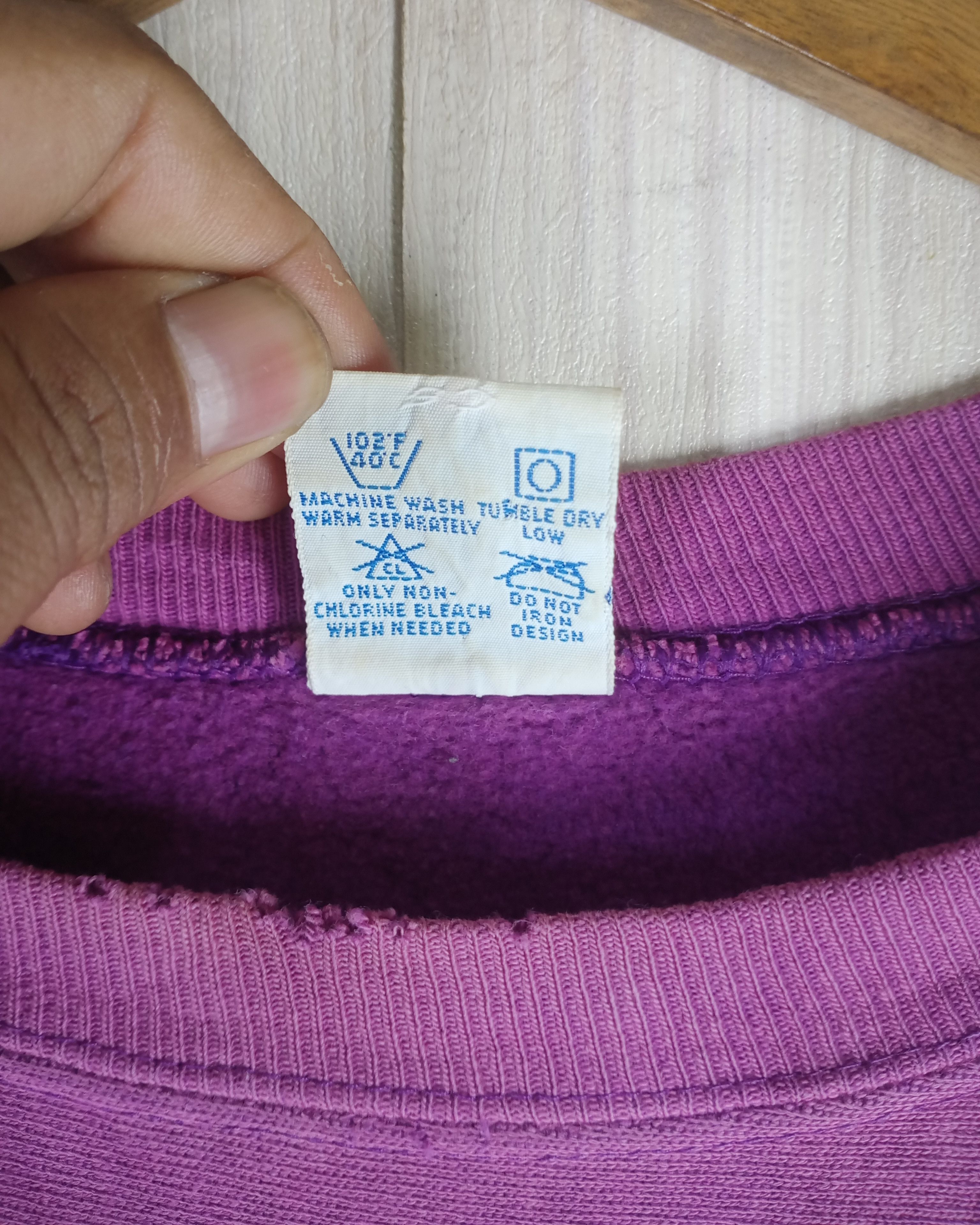 Champion Vintage Distressed 80s Champion Reverse Weave Sweatshirt Size US L / EU 52-54 / 3 - 7 Thumbnail