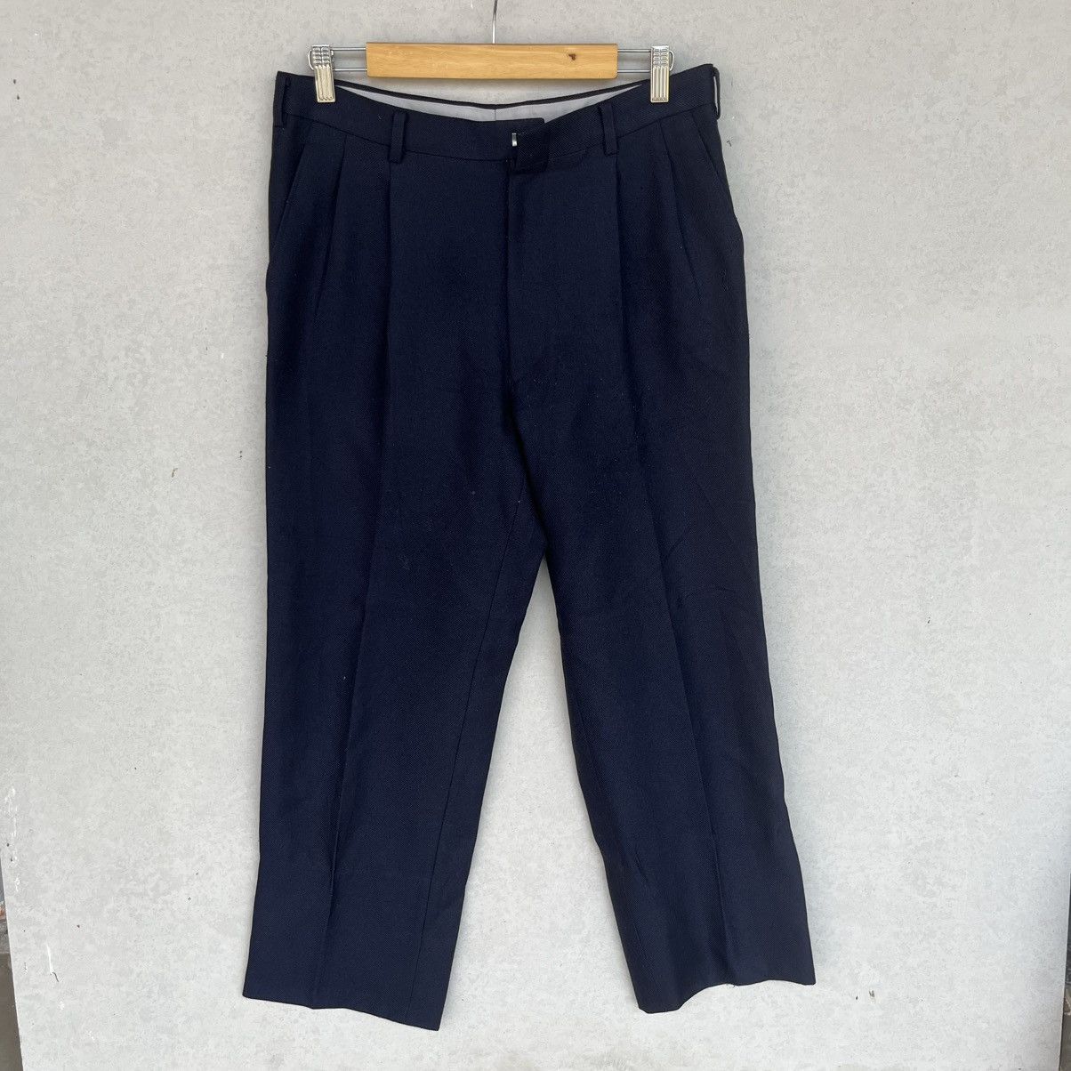 Other Vintage Navy Blue Pleated Trousers With A Relaxed Fit Size S Size US 26 / EU 42 - 1 Thumbnail