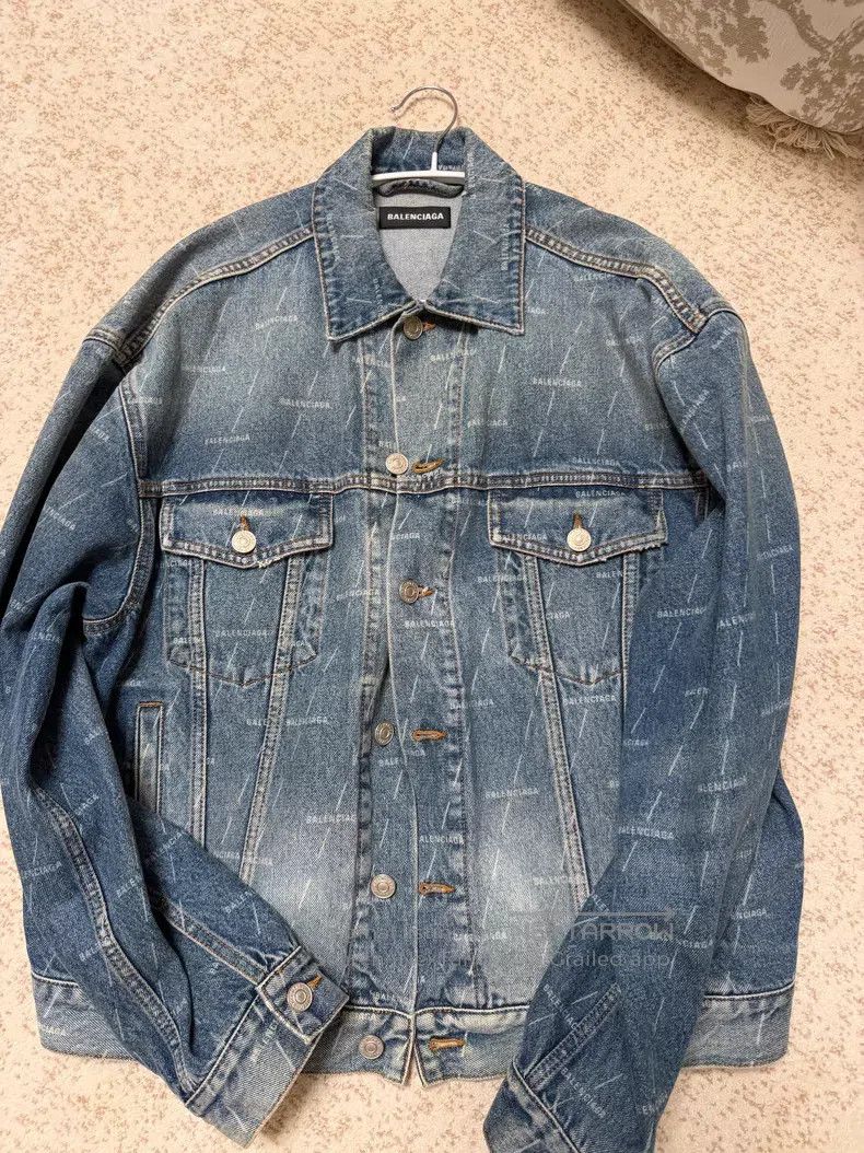 Balenciaga Balenciaga Barrage Full Print Logo Denim Jacket Size US S / EU 44-46 / 1 - 1 Thumbnail