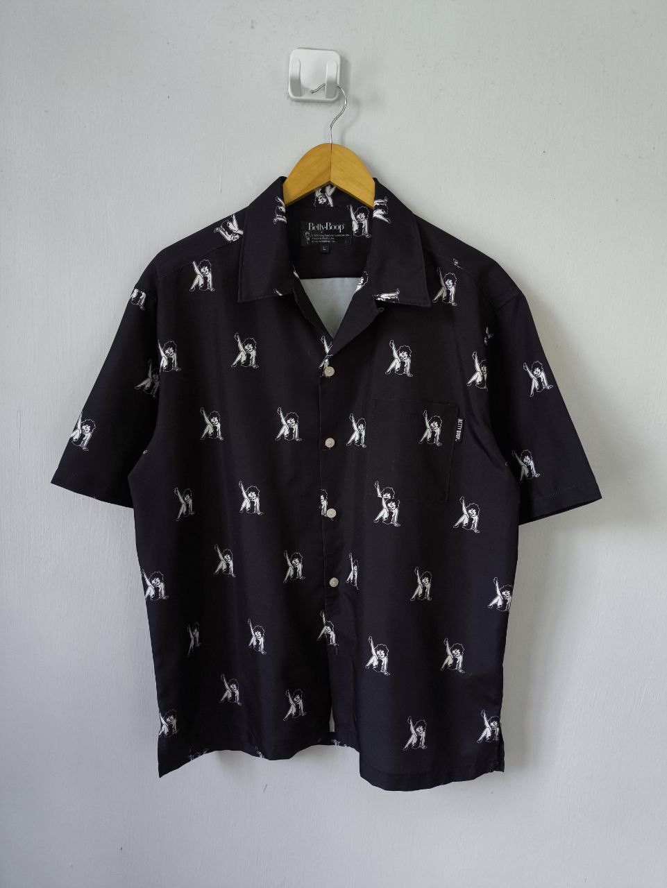 American Apparel BETTY BOOP Fullprint Open Collar Shirts Size US L / EU 52-54 / 3 - 1 Thumbnail