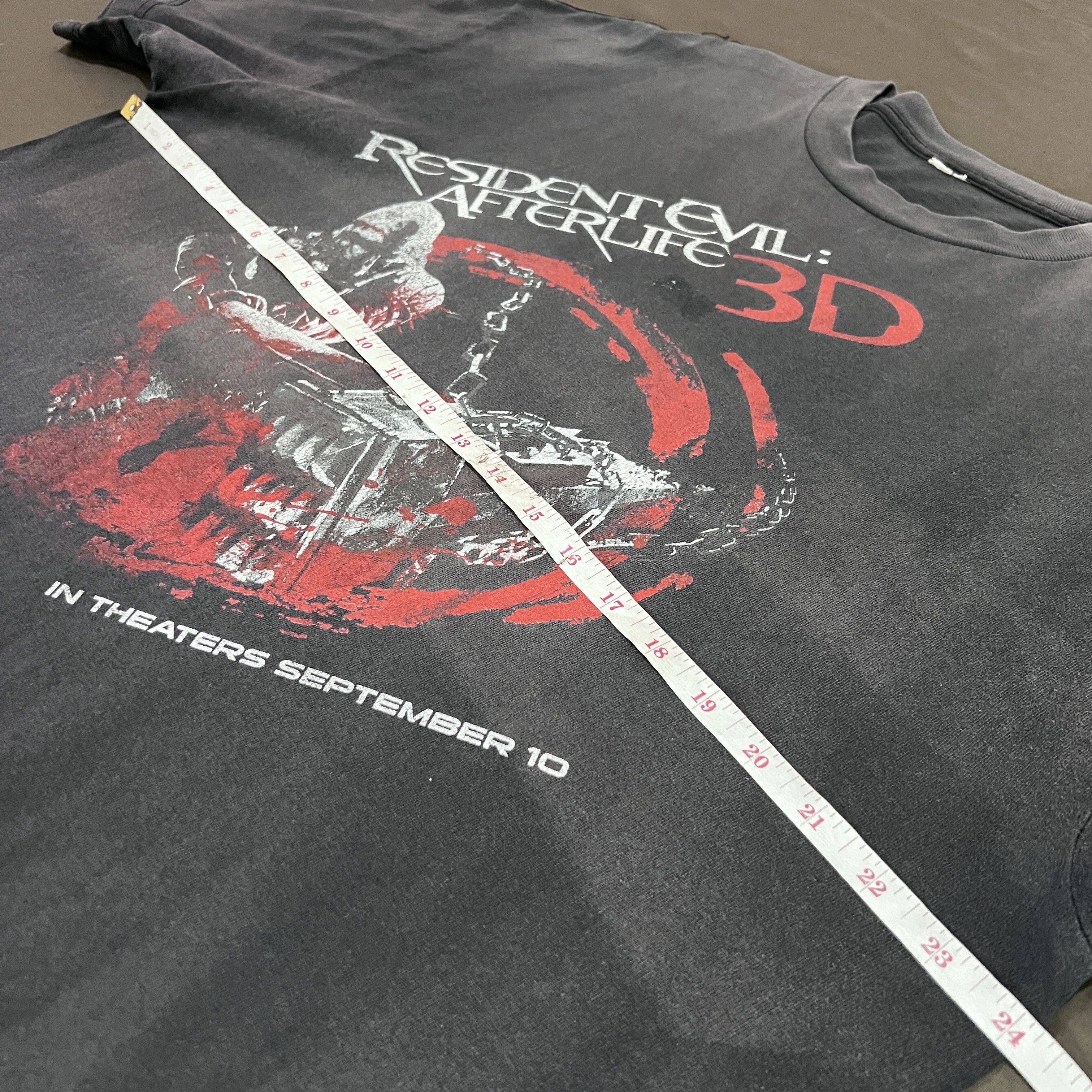 Expert Horror Vintage Y2K Resident Evil Afterlife 3D Tee Faded Thrashed Size US XL / EU 56 / 4 - 11 Thumbnail