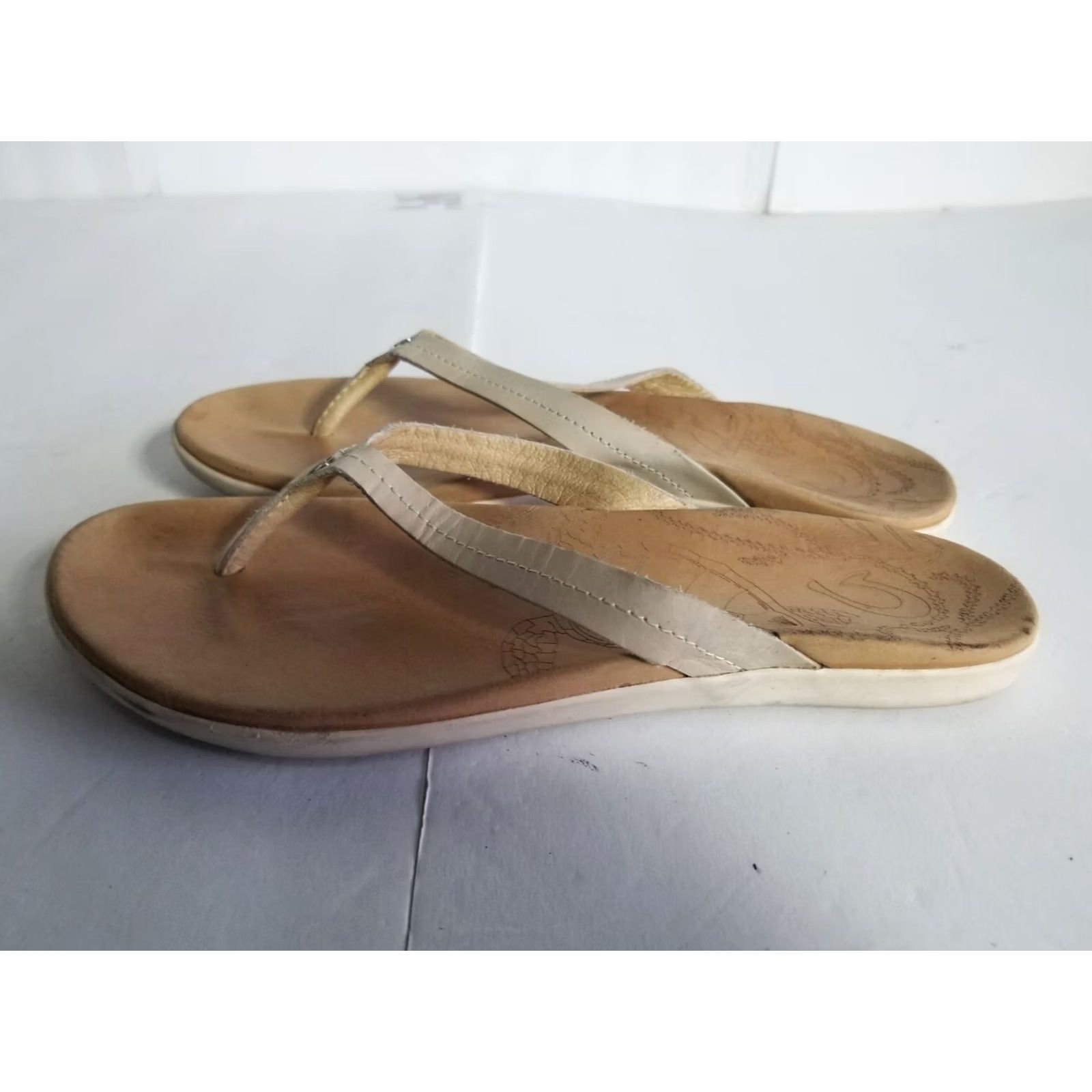 Olukai OluKai Honu Beige Leather Flip Flop Sandal Women Size 9 Size US 9 / IT 39 - 5 Thumbnail