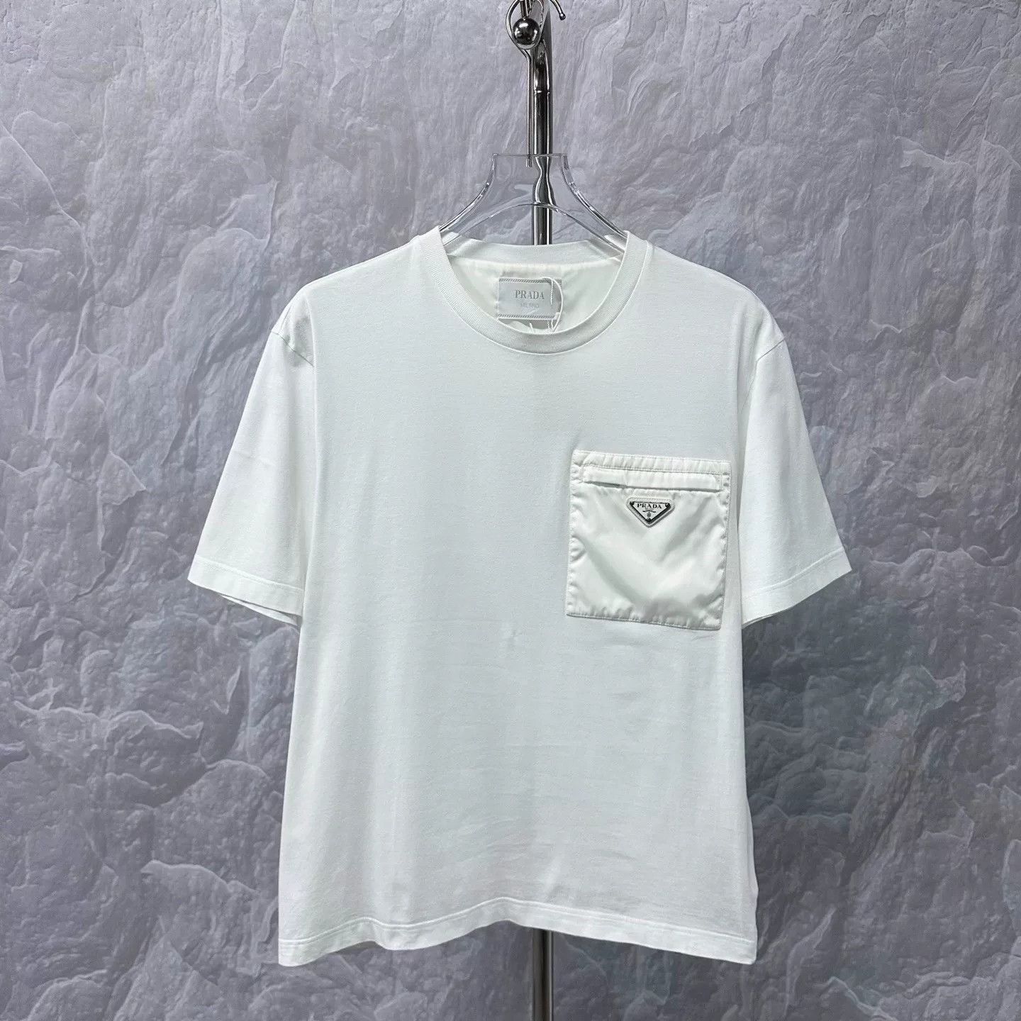 Prada prada triangle logo short sleeve t-shirt Size US L / EU 52-54 / 3 - 1 Thumbnail
