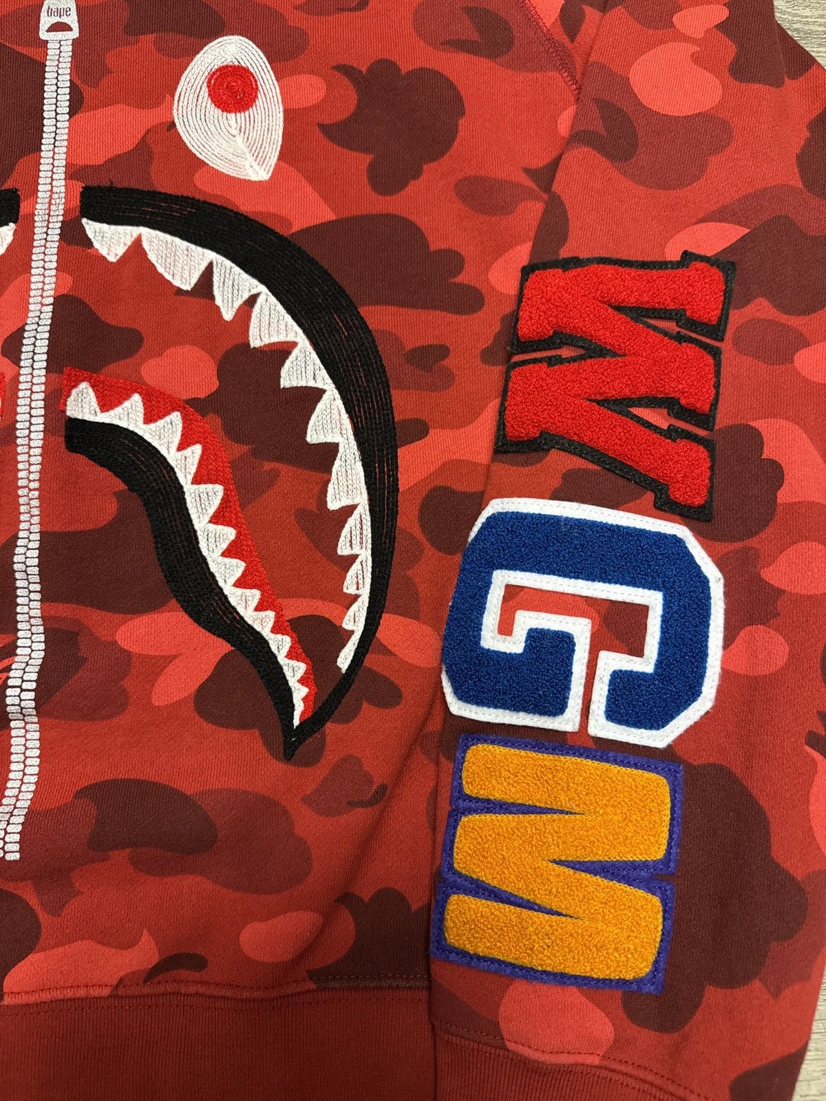 Bape Bape red camo shark crewneck Size US M / EU 48-50 / 2 - 2 Thumbnail