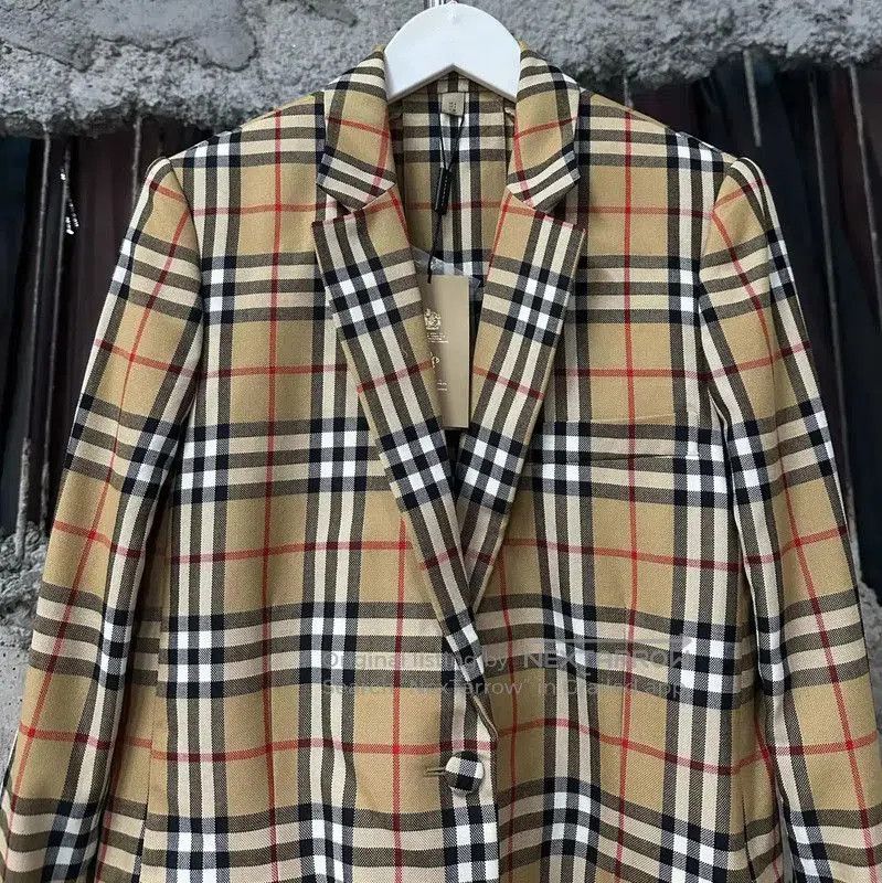 Burberry Burberry Plaid Long Sleeve Jacket for Men. Size US M / EU 48-50 / 2 - 2 Thumbnail