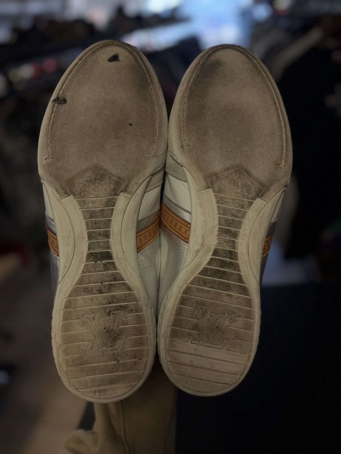 Louis Vuitton Louis Vuitton Dress Vintage Low Sneakers 9.5LV/10.5US Size US 10.5 / EU 43-44 - 16 Thumbnail