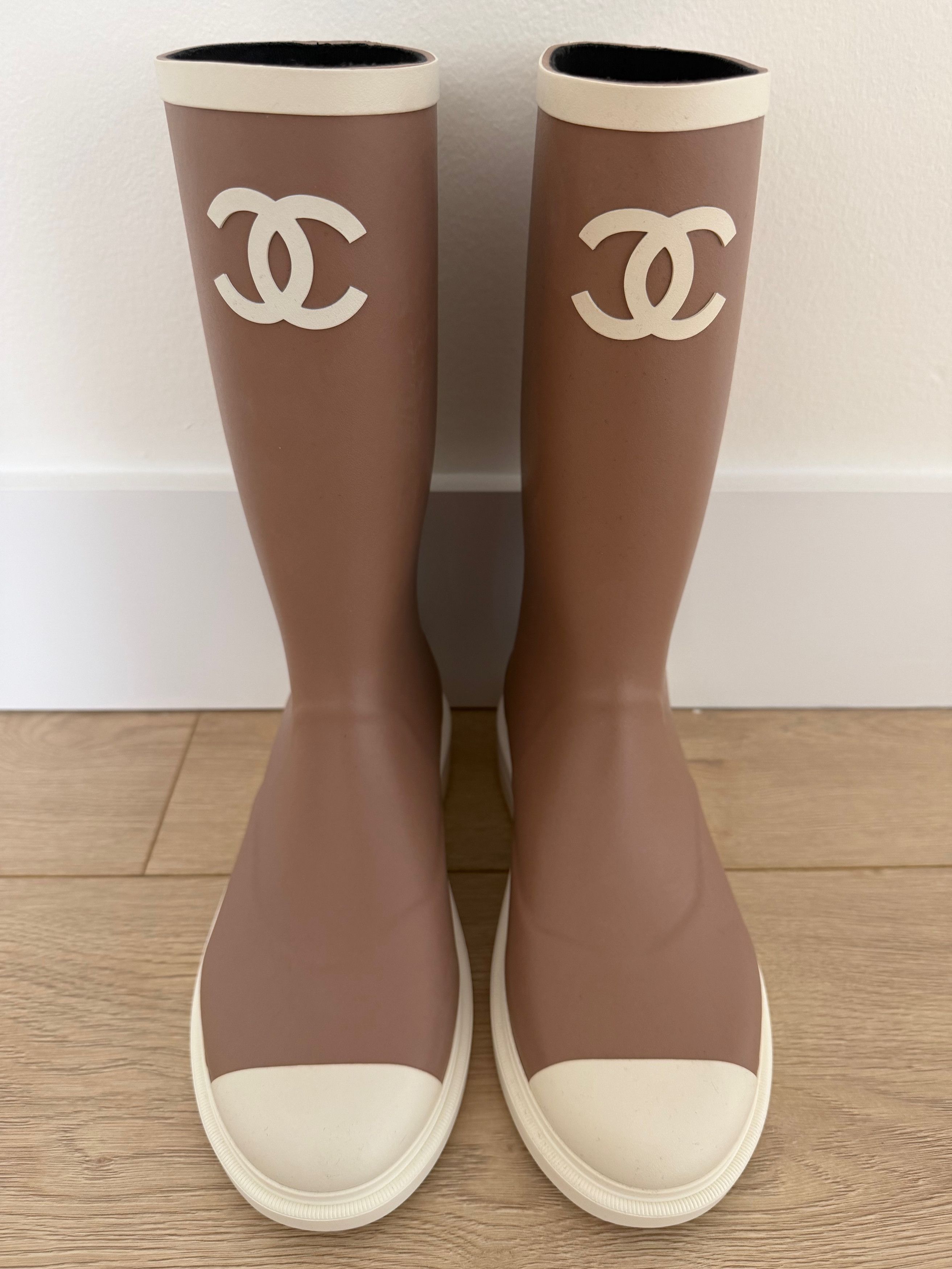Chanel Chanel 26C White CC Logo High Pull On Rubber Rain Boots 36 Size US 6 / IT 36 - 18 Thumbnail