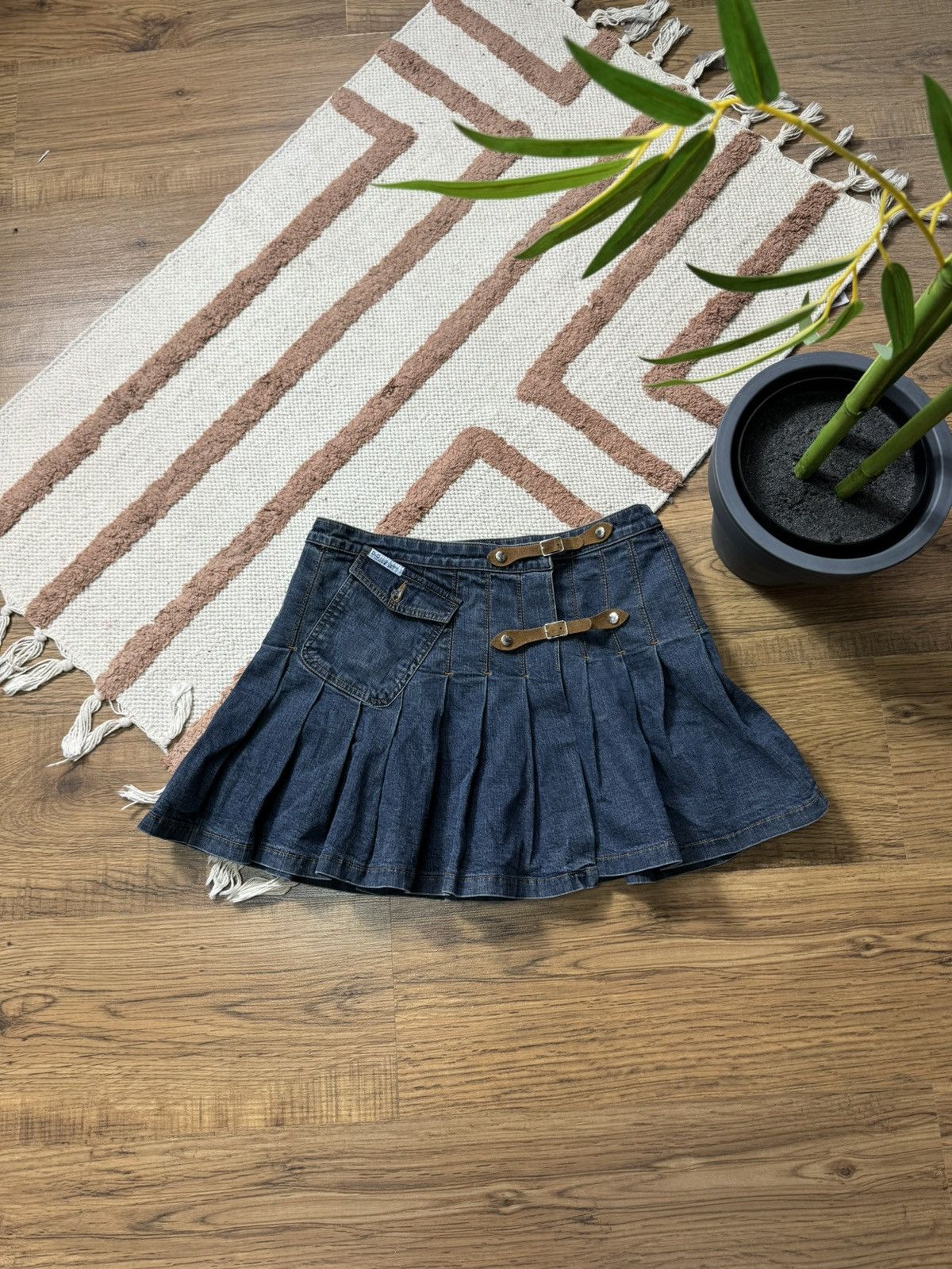 Dolce & Gabbana VINTAGE DOLCE&GABBANA 2000s MINI PLEATED SKIRT Size 28" / US 6 / IT 42 - 1 Thumbnail