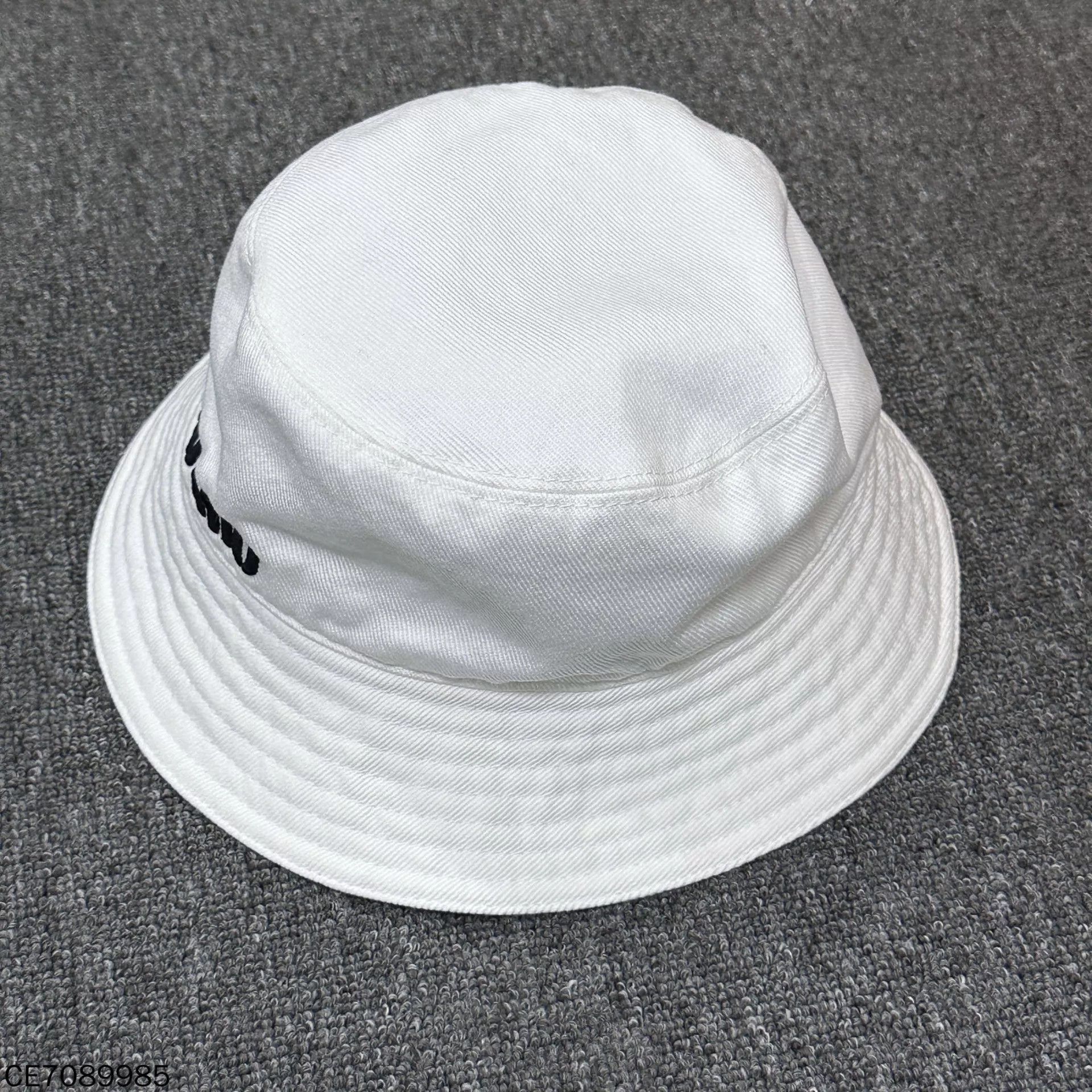 Miu Miu MIU MIU White Embroidered Logo Fisherman Hat Size ONE SIZE - 2 Thumbnail