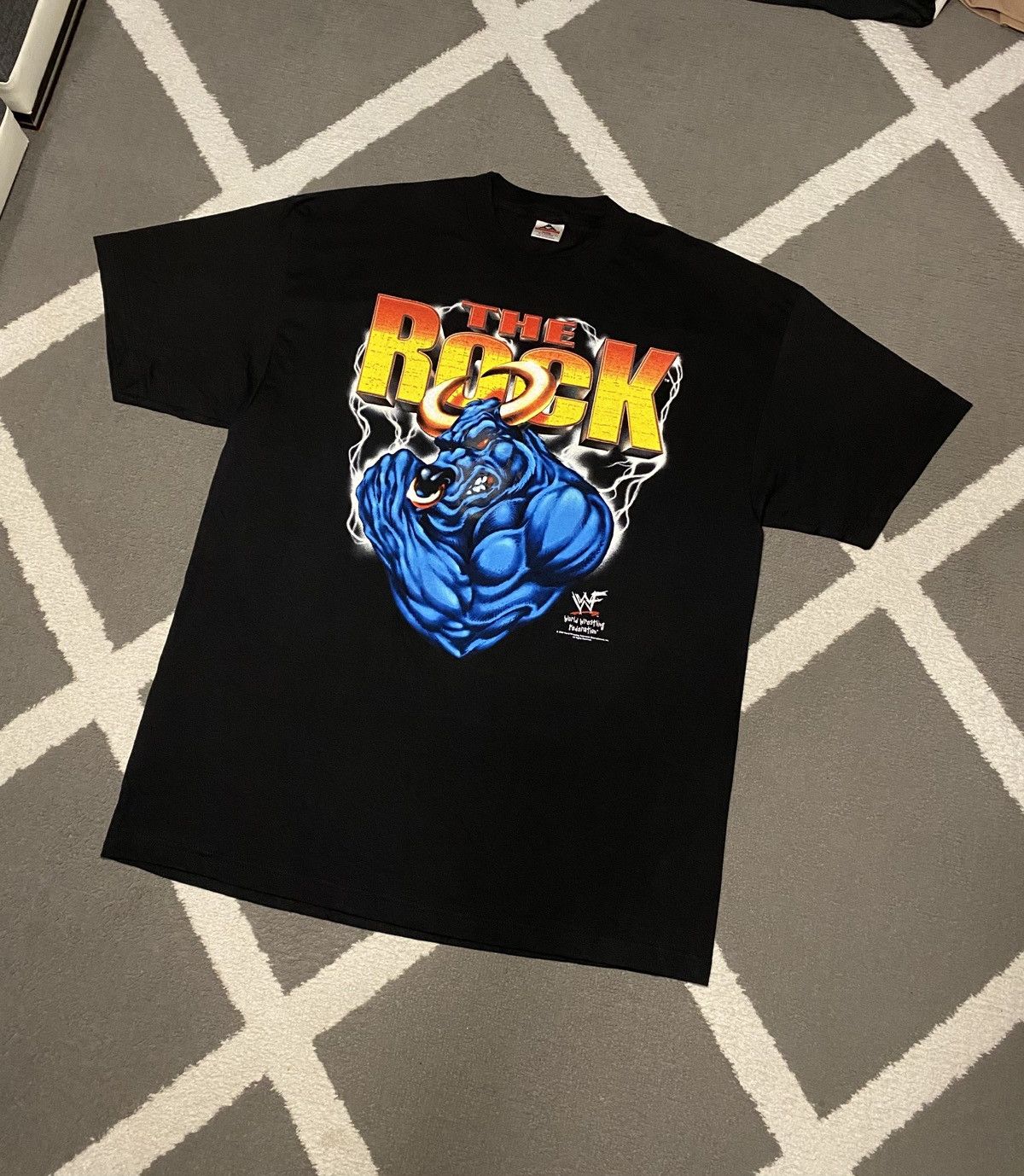 Vintage 00's 2000 WWF The Rock Dwayne Johnson men's T-shirt Short