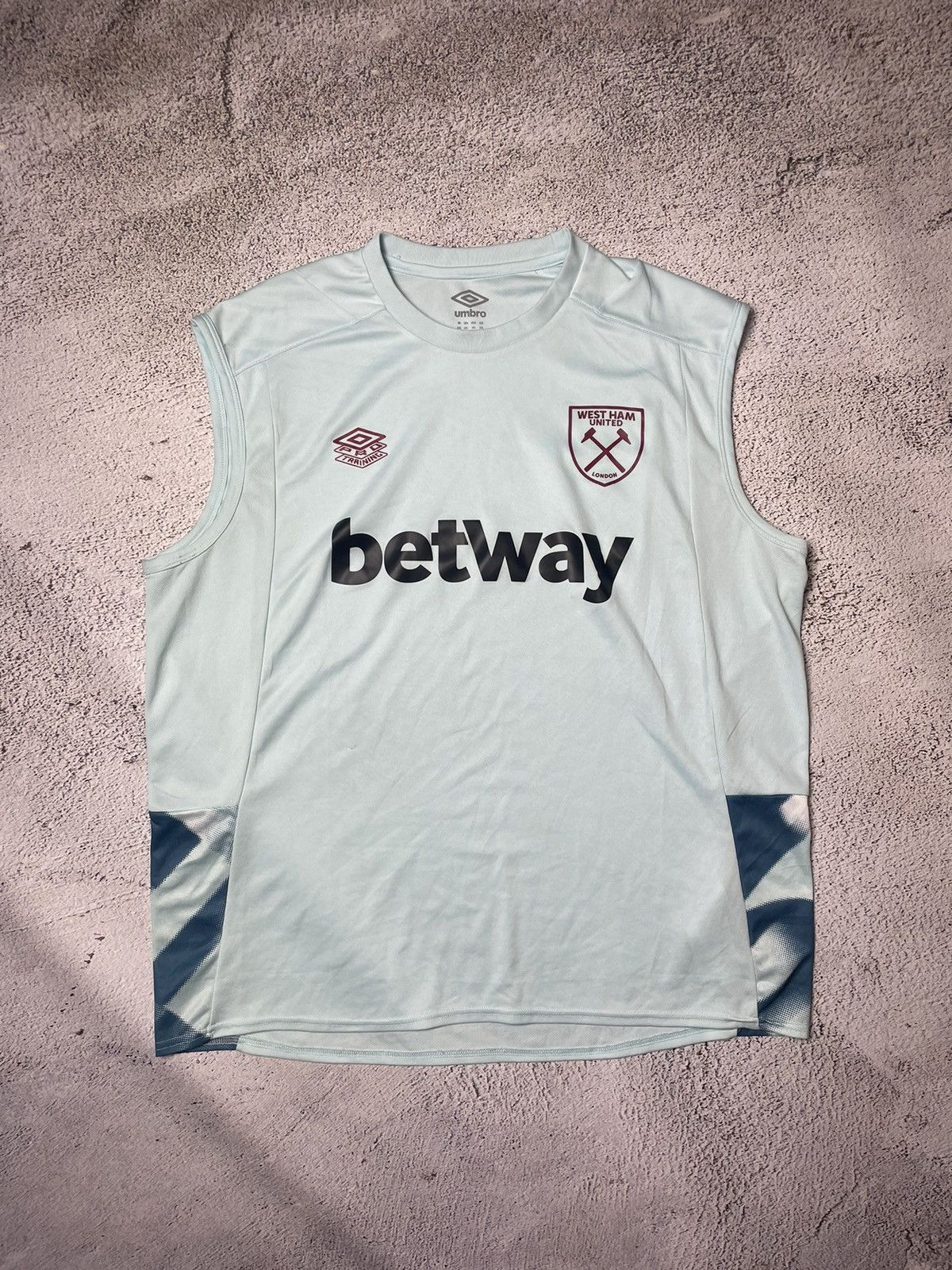 Umbro Soccer Jersey Umbro West Ham training tshirt 2022 2023 Size US XL / EU 56 / 4 - 1 Thumbnail