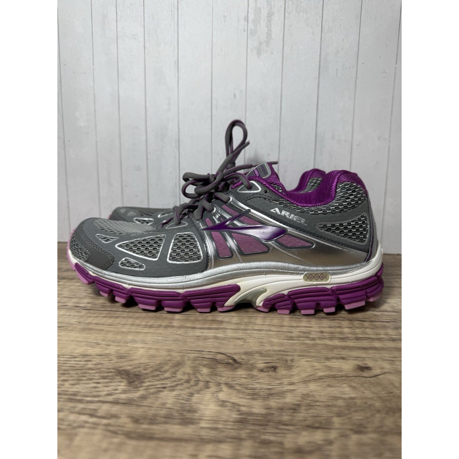 Brooks Brooks Ariel 14 Grey/Pink/Purple Size 11 W 9.5 M VVNDS Size US 11 / IT 41 - 1 Thumbnail