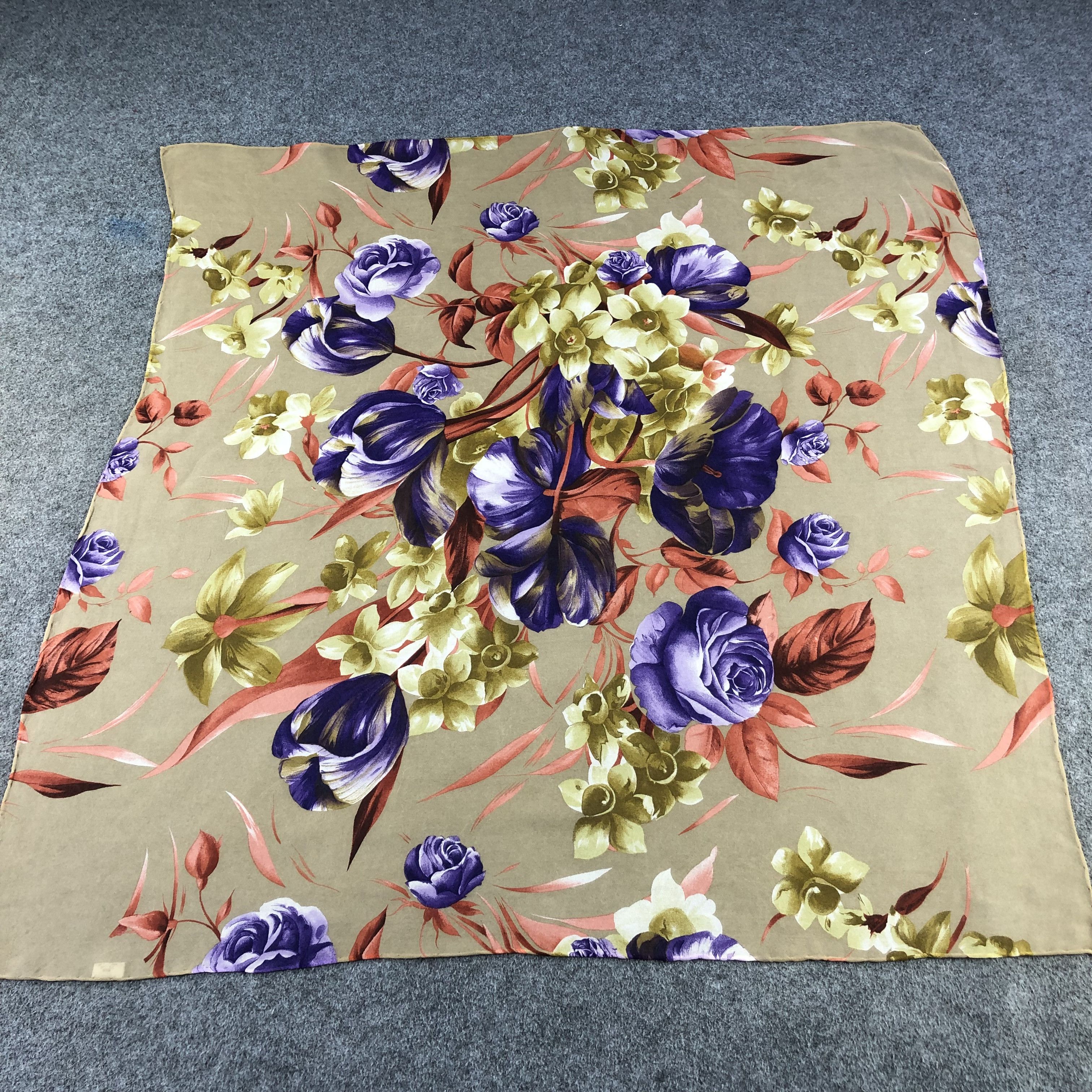 Vintage Floral Hand Rolled Silk Scarf M875 Size ONE SIZE - 1 Thumbnail