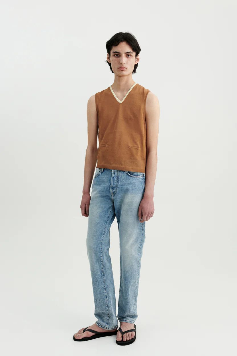 o1mle0225 Unisex Mary Vest in Tan Limon