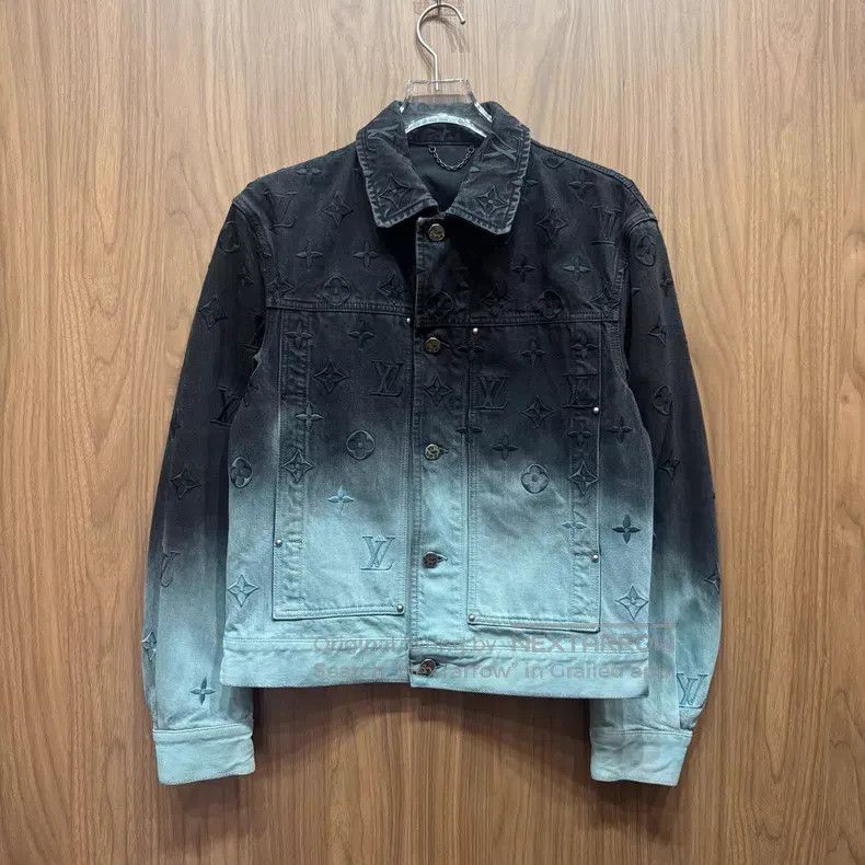 Louis Vuitton Louis Vuitton The latest blue and black gradient embossed Size US S / EU 44-46 / 1 - 1 Thumbnail