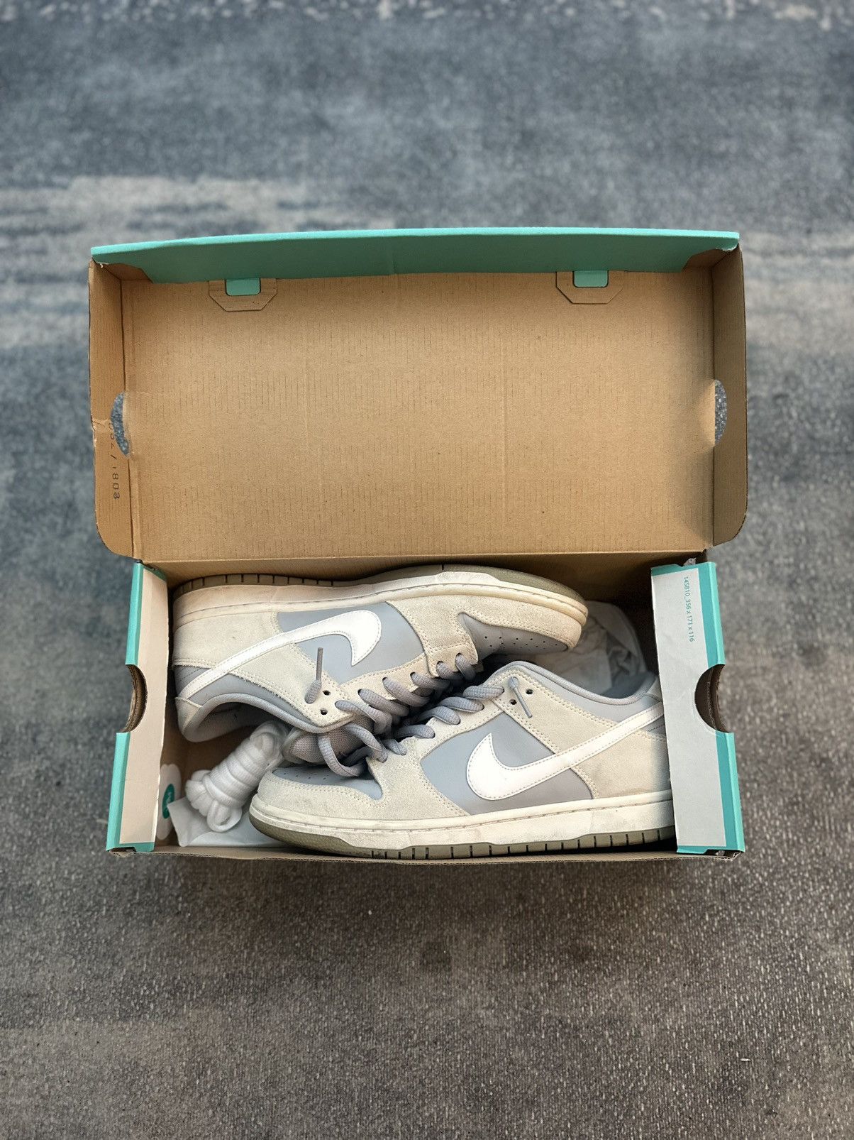 Nike SB NIKE SB LOW SUMMIT WHITE Size 9 *Rare* Size US 9 / EU 42 - 1 Thumbnail