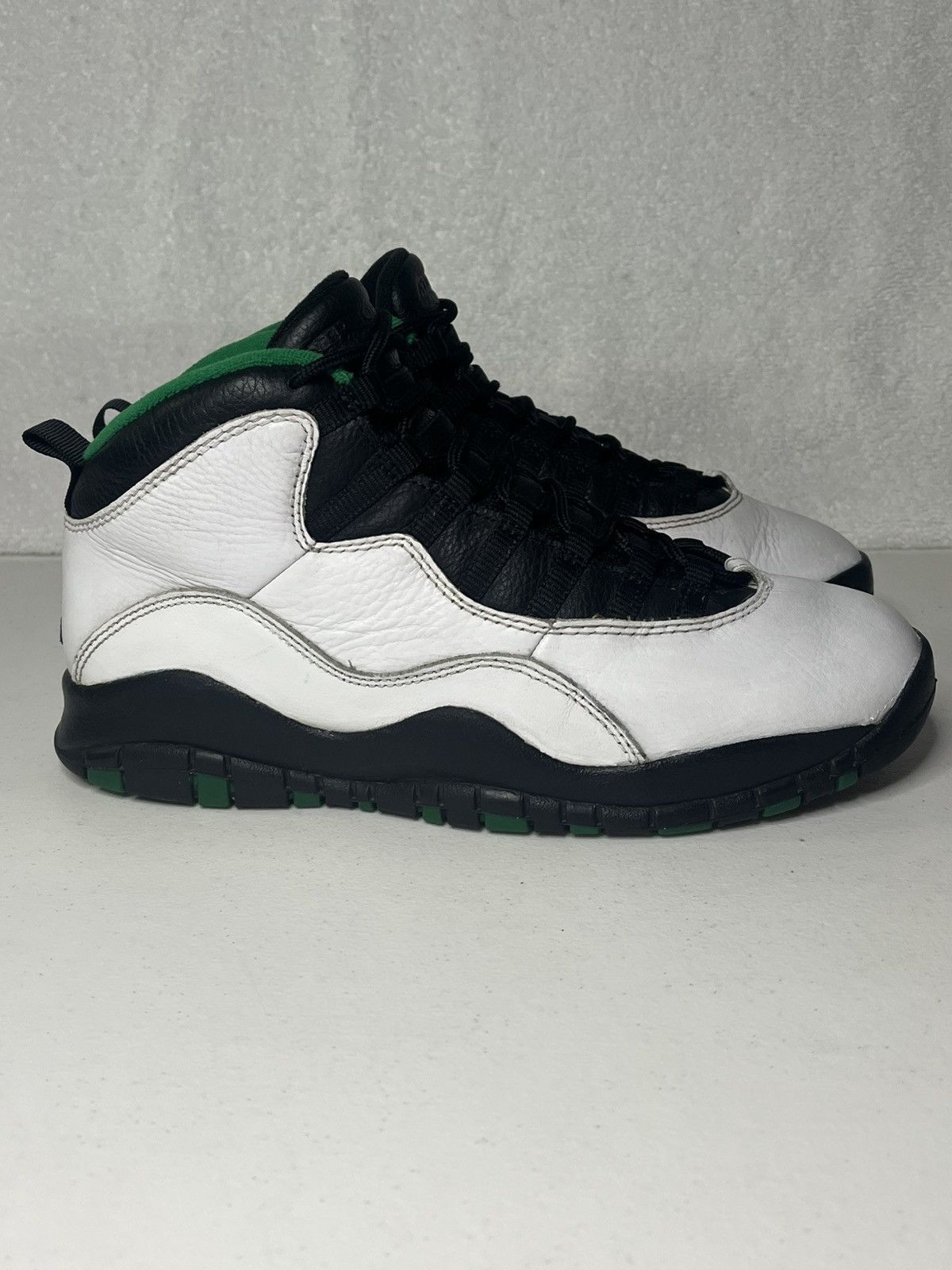 Jordan Brand × Nike Nike Air Jordan 10 Retro Seattle 2019 Size 8 Size US 8 / EU 41 - 1 Thumbnail